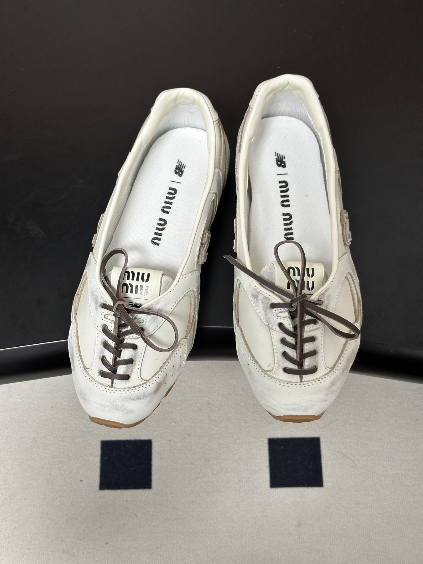 2026早秋新款 MIUMIU X NEW Balance 缪缪 NB联名浅口芭蕾舞鞋系带平底休闲单鞋 自带松弛复古文艺