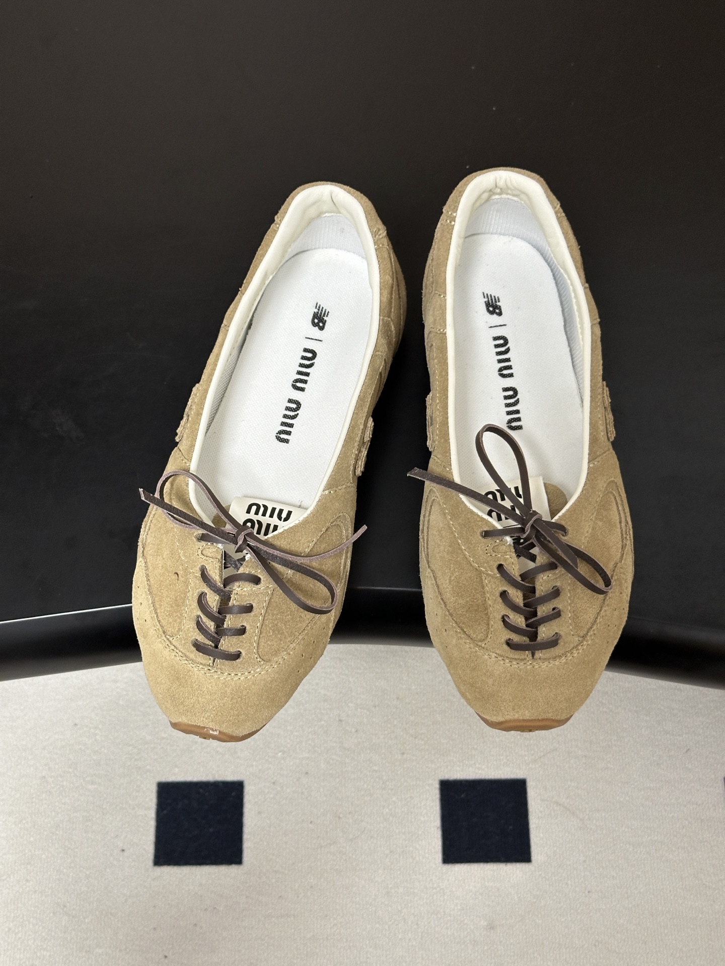 2026早秋新款 MIUMIU X NEW Balance 缪缪 NB联名浅口芭蕾舞鞋系带平底休闲单鞋 自带松弛复古文艺