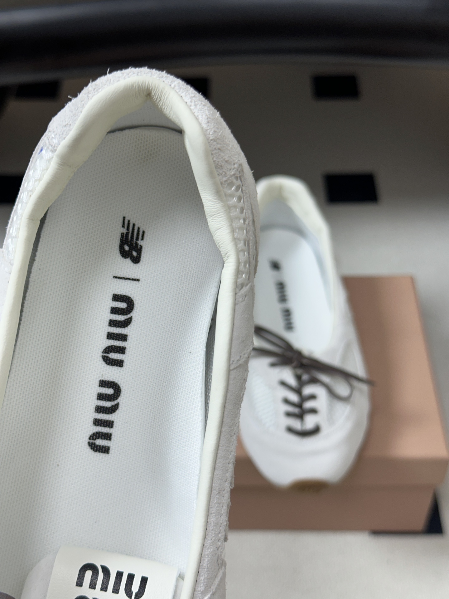 2026早秋新款 MIUMIU X NEW Balance 缪缪 NB联名浅口芭蕾舞鞋系带平底休闲单鞋 自带松弛复古文艺