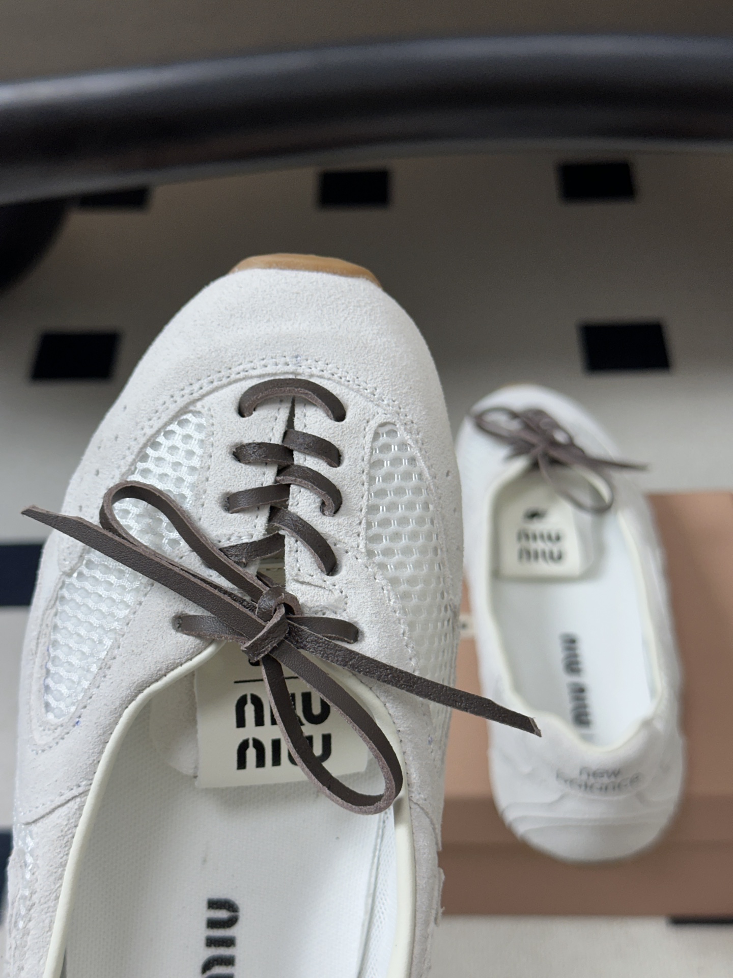 2026早秋新款 MIUMIU X NEW Balance 缪缪 NB联名浅口芭蕾舞鞋系带平底休闲单鞋 自带松弛复古文艺