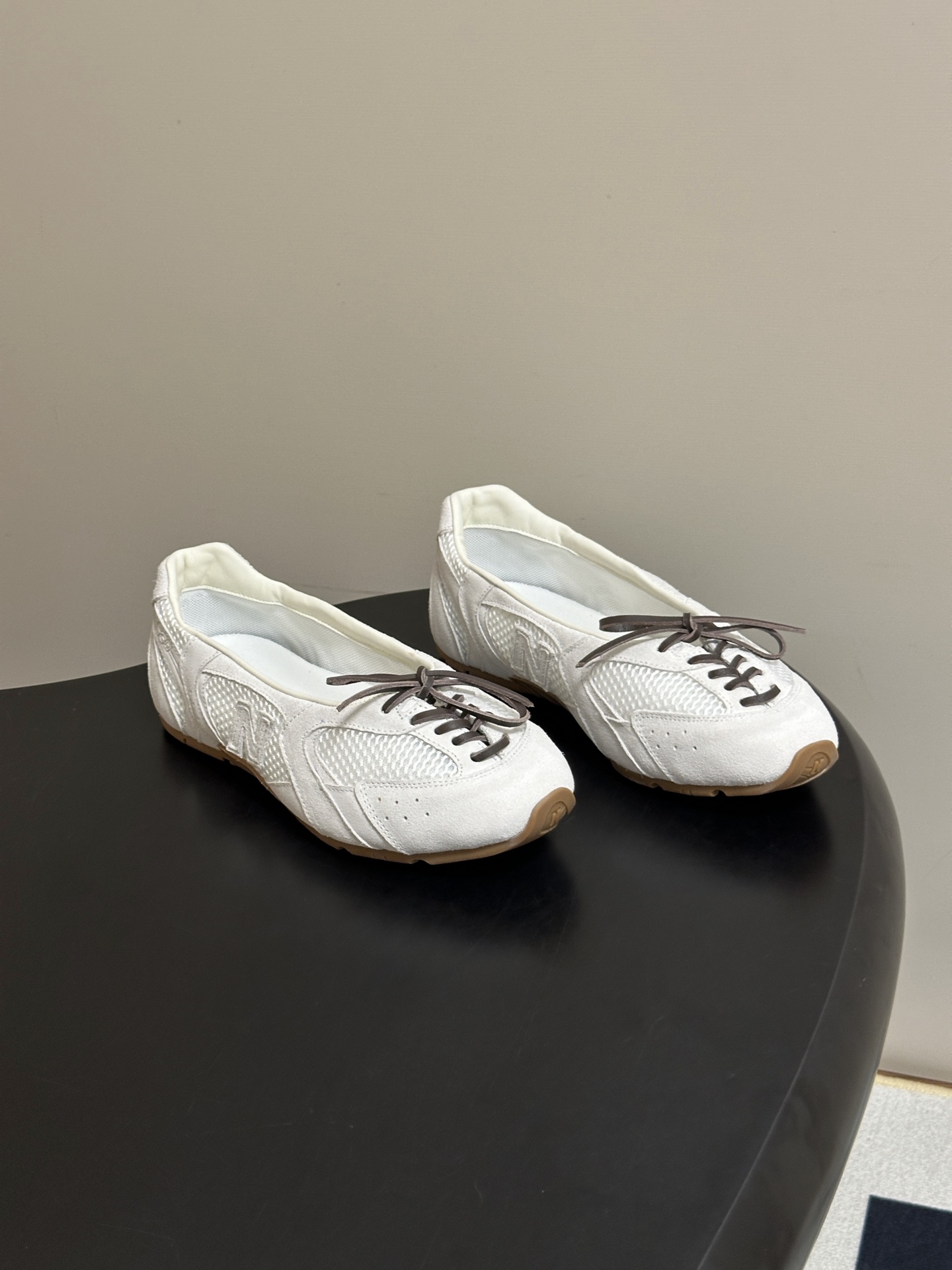 2026早秋新款 MIUMIU X NEW Balance 缪缪 NB联名浅口芭蕾舞鞋系带平底休闲单鞋 自带松弛复古文艺