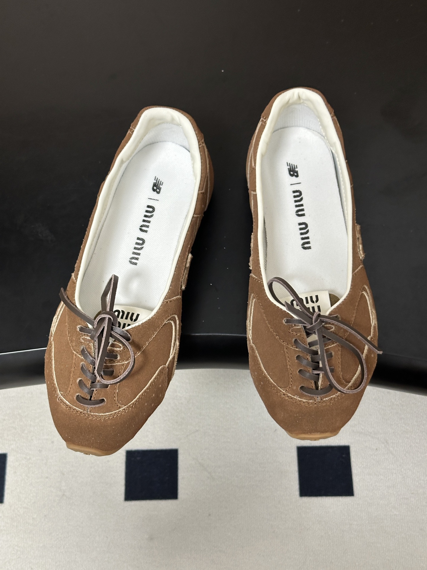 2026早秋新款 MIUMIU X NEW Balance 缪缪 NB联名浅口芭蕾舞鞋系带平底休闲单鞋 自带松弛复古文艺