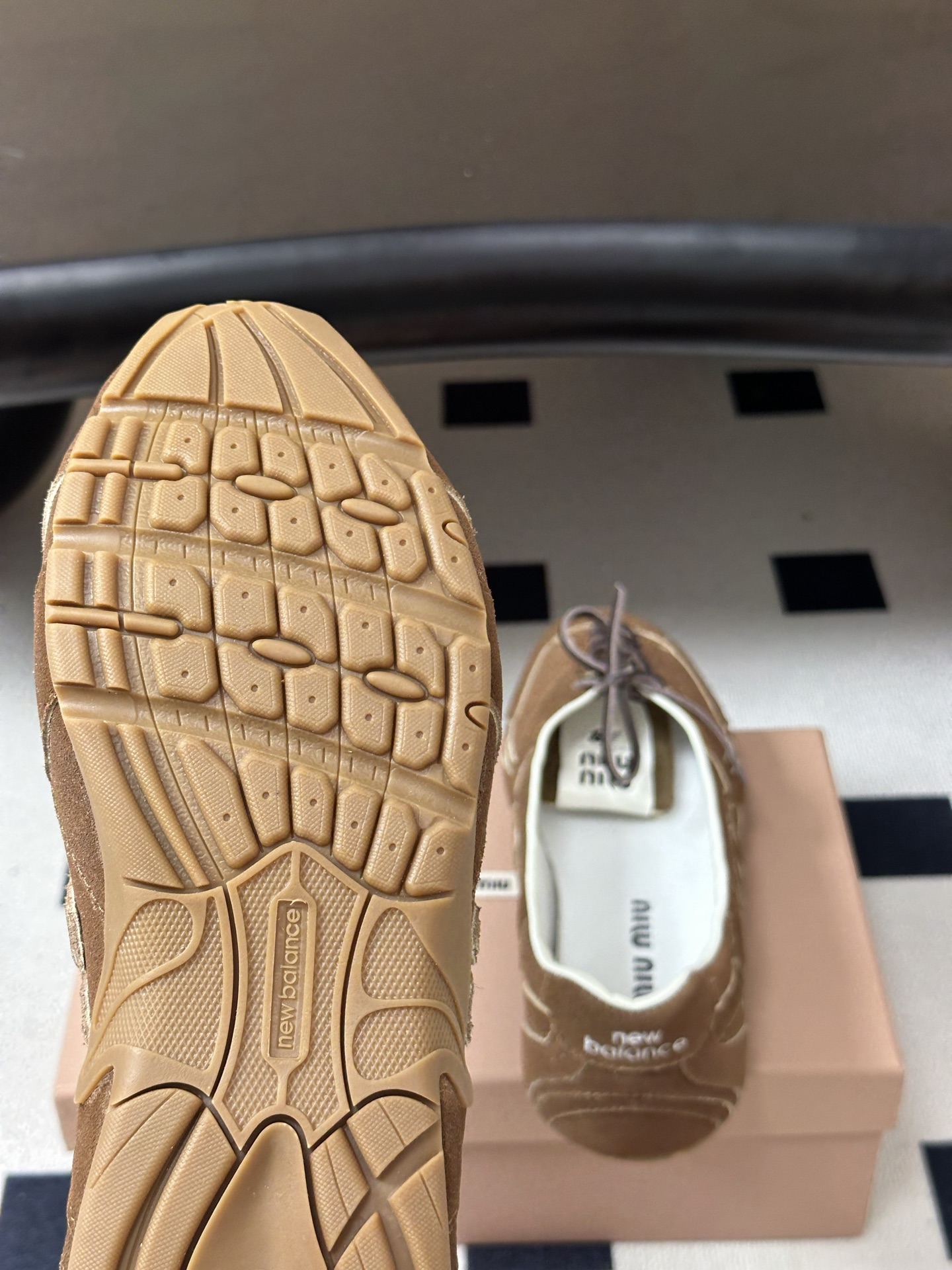 2026早秋新款 MIUMIU X NEW Balance 缪缪 NB联名浅口芭蕾舞鞋系带平底休闲单鞋 自带松弛复古文艺
