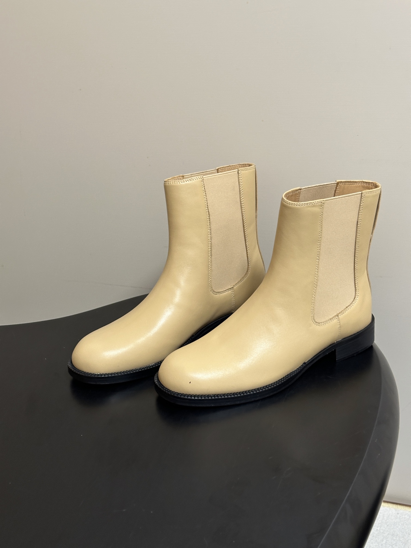 THE ROW 26ss秋冬新款 TR简易厚底圆头弹力松紧一脚蹬短靴平底切尔西及踝靴 秋冬新款圆头简易筒靴裸靴！款式新颖