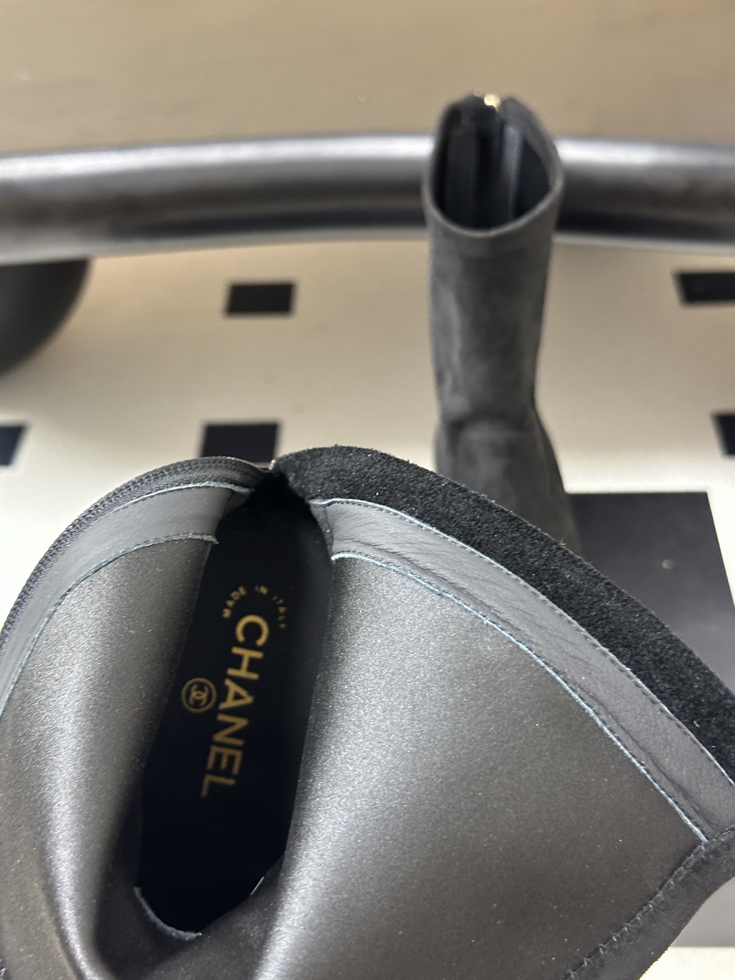 2026 秋冬新款 Chanel 小香经典双C扣圆头后拉链弹力短靴粗跟及踝靴 绝绝子系列走秀款，香家简约气质高奢风延续。