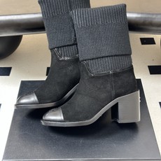 秋冬新款Chanel 小香26B秋冬走秀款毛线筒短靴高跟袜子靴经典双C logo 高跟短靴 标志性的双C设计,把经典玩出 秋冬新款Chanel 小香26B秋冬走秀款毛线筒短靴高跟袜子靴经典双C logo 高跟短靴 标志性的双C设计,把经典玩出