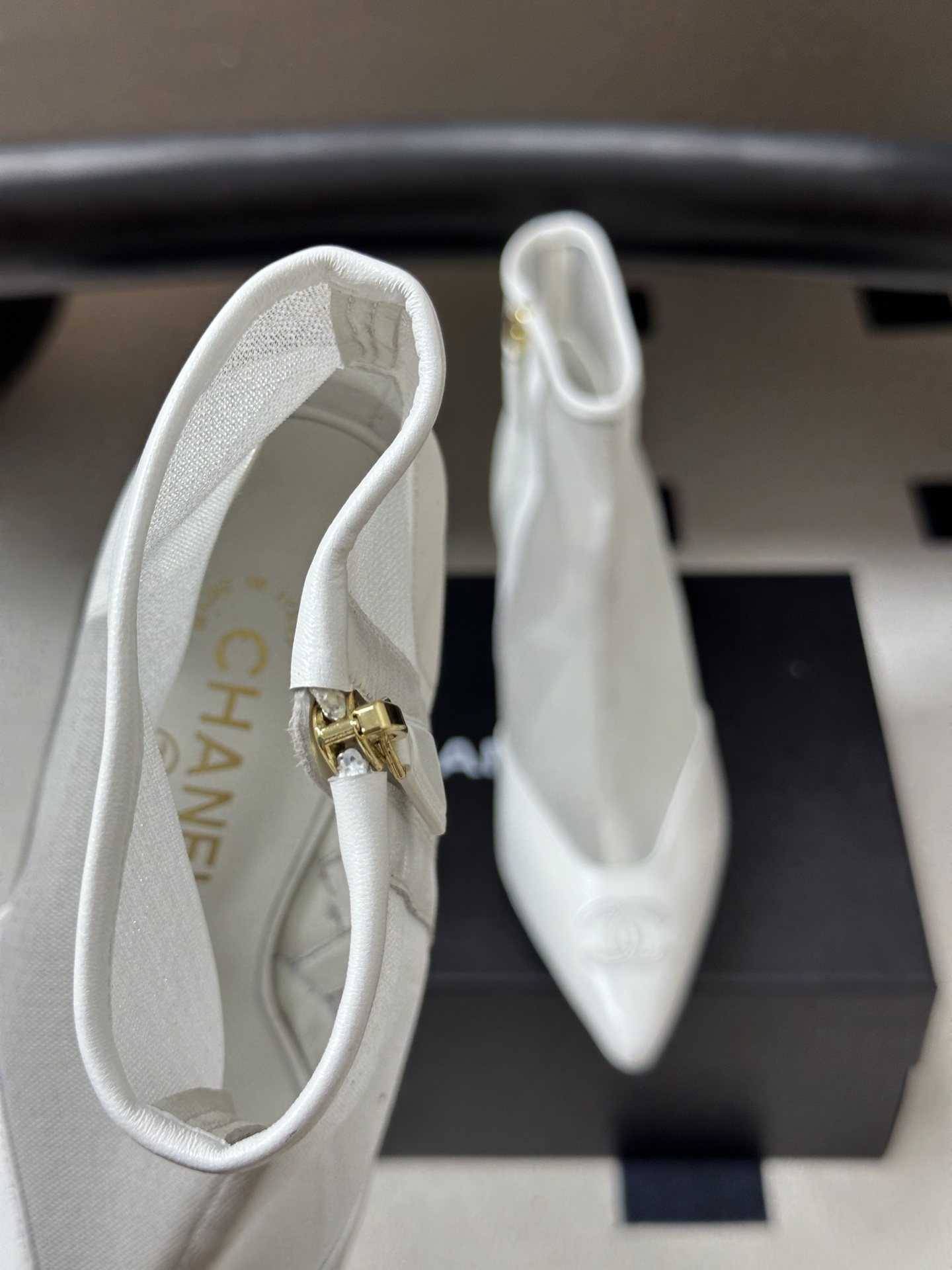 早秋新款Chanel 26B 小香尖头侧拉链网纱面及踝靴网面高跟短靴 经典双C 电绣，香家高级感这块总让人大写的服气 看
