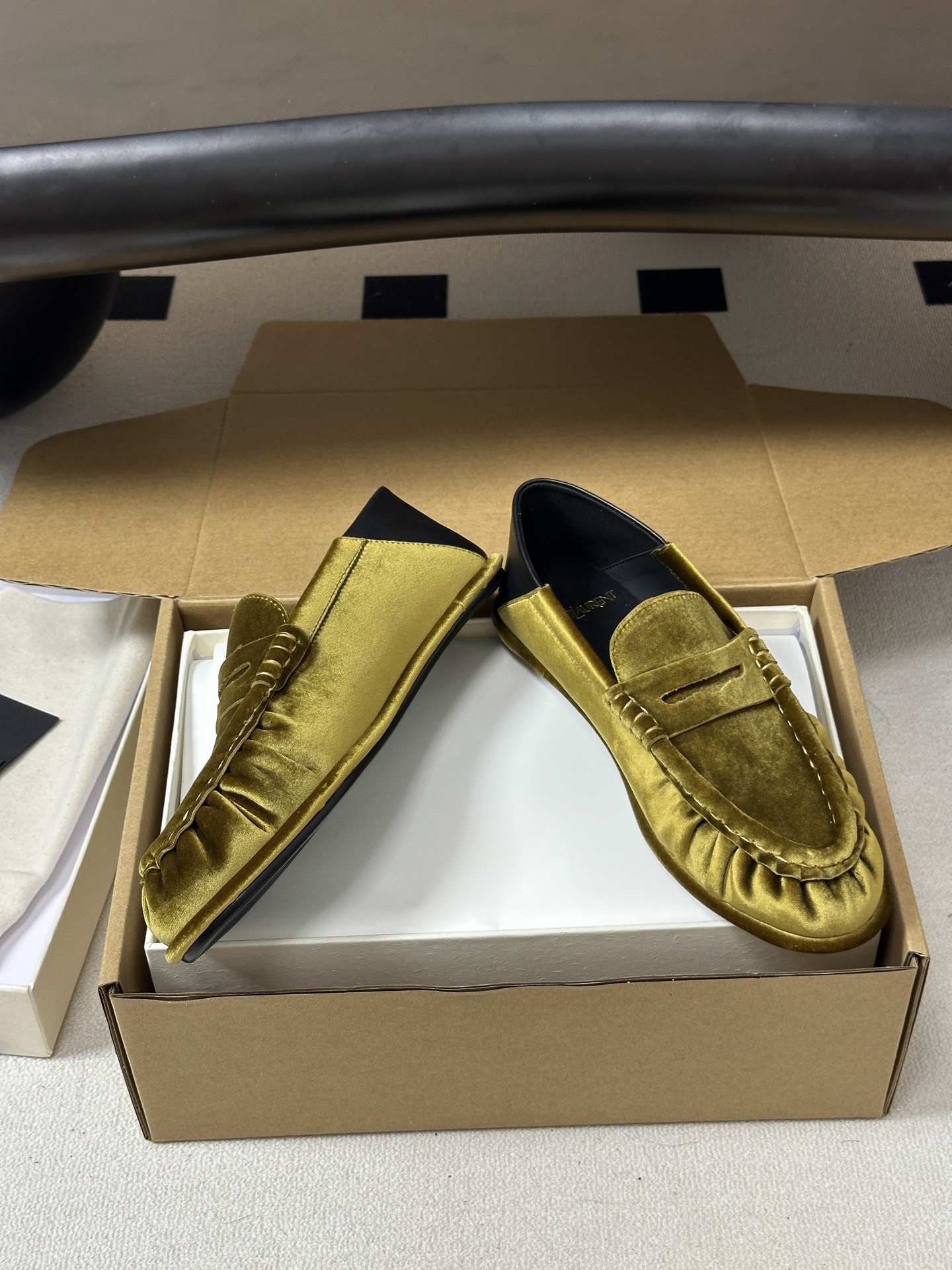 顶级品质 Saint Laurent 圣罗兰fw26 new arrival~ YSL LE LOAFER 踩跟懒人鞋 顶级品质 Saint Laurent 圣罗兰fw26 new arrival~ YSL LE LOAFER 踩跟懒人鞋