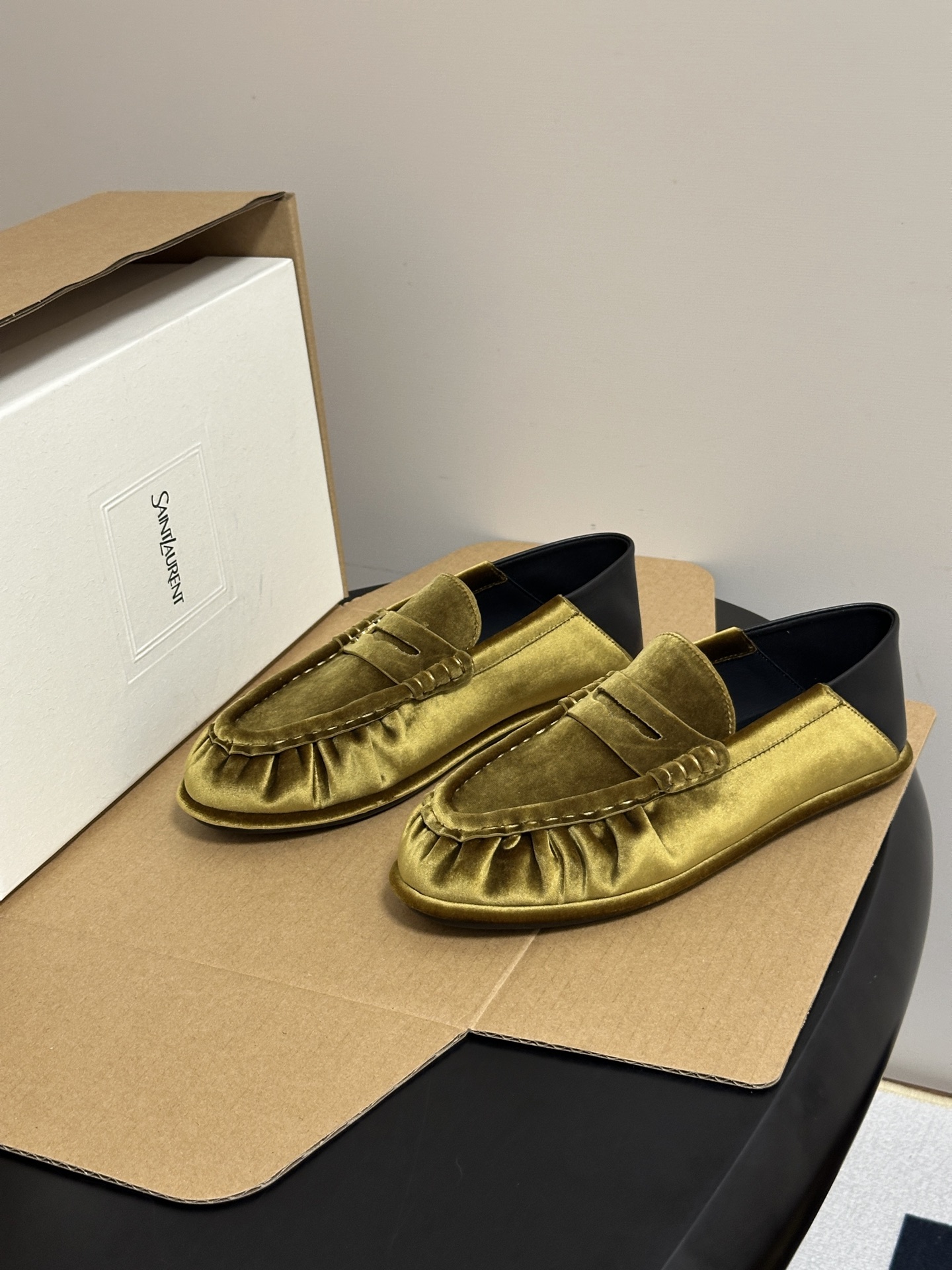 顶级品质 Saint Laurent 圣罗兰fw26 new arrival~ YSL LE LOAFER 踩跟懒人鞋 顶级品质 Saint Laurent 圣罗兰fw26 new arrival~ YSL LE LOAFER 踩跟懒人鞋