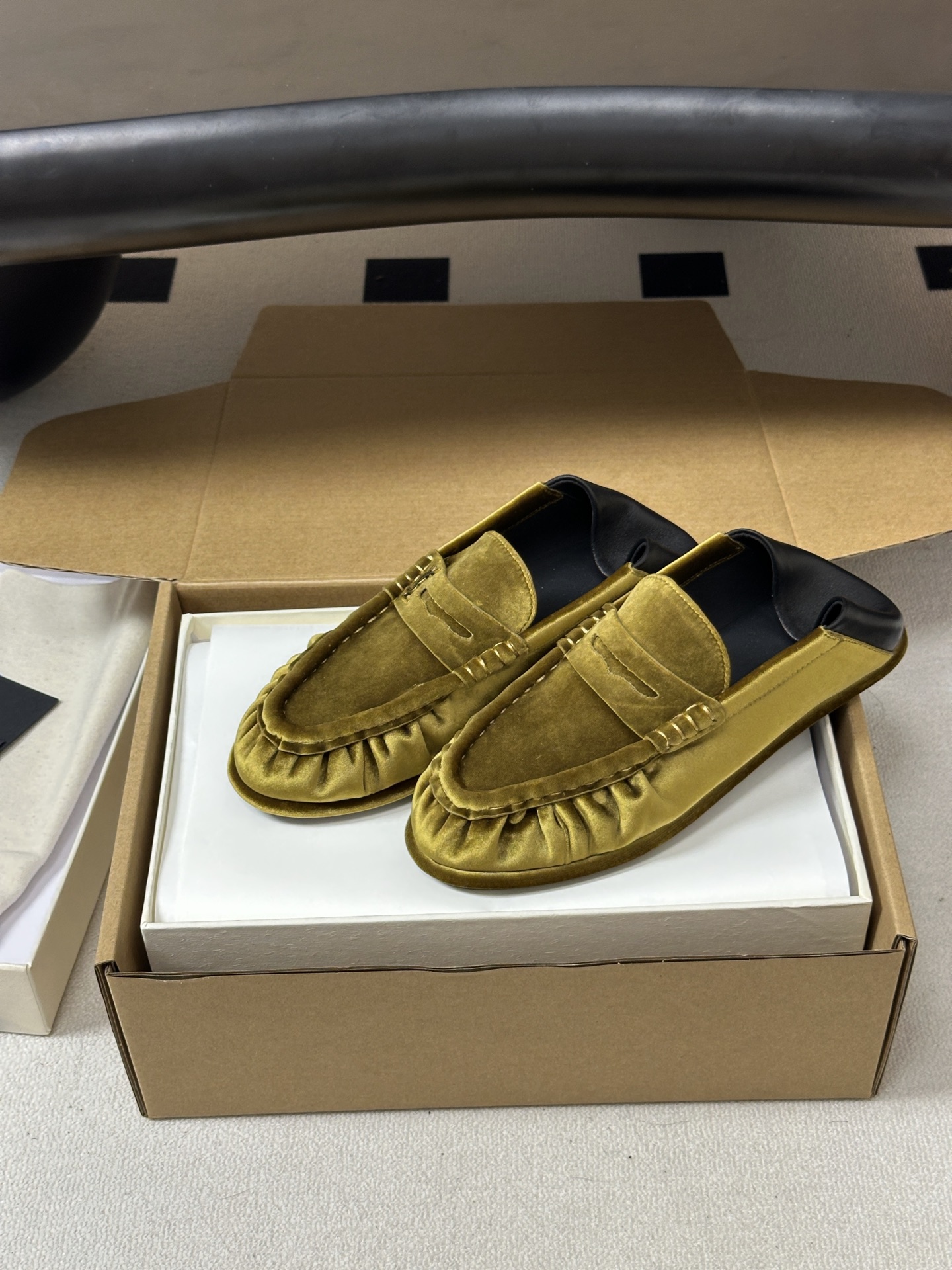 顶级品质 Saint Laurent 圣罗兰fw26 new arrival~ YSL LE LOAFER 踩跟懒人鞋 顶级品质 Saint Laurent 圣罗兰fw26 new arrival~ YSL LE LOAFER 踩跟懒人鞋