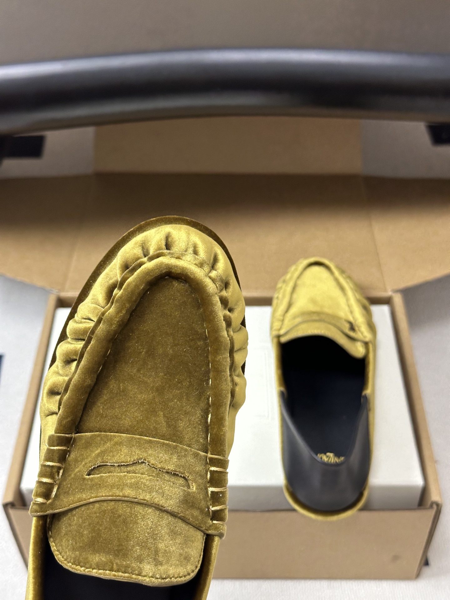 顶级品质 Saint Laurent 圣罗兰fw26 new arrival~ YSL LE LOAFER 踩跟懒人鞋 顶级品质 Saint Laurent 圣罗兰fw26 new arrival~ YSL LE LOAFER 踩跟懒人鞋