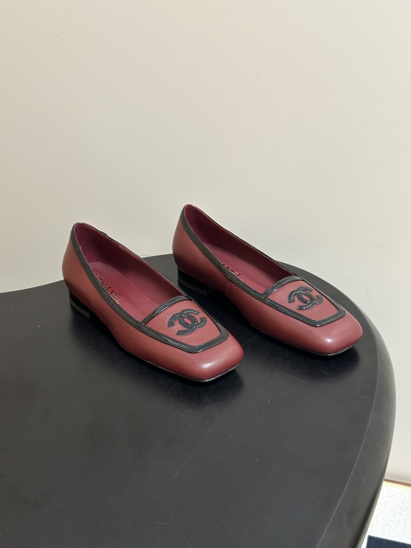 Chanel 香奈儿2026春夏新款 小香 26B走秀款经典双C电绣细高跟鞋方平头拼色平底/高跟单鞋 自带清冷复古名媛氛