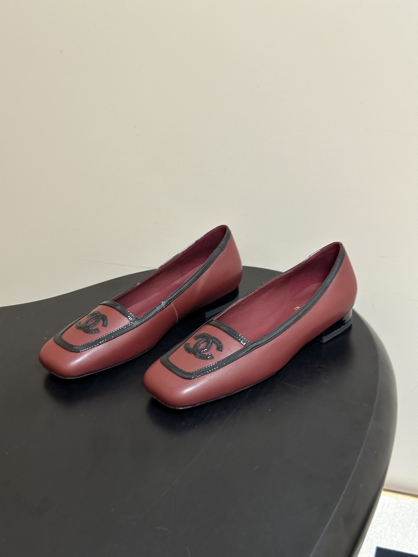Chanel 香奈儿2026春夏新款 小香 26B走秀款经典双C电绣细高跟鞋方平头拼色平底/高跟单鞋 自带清冷复古名媛氛