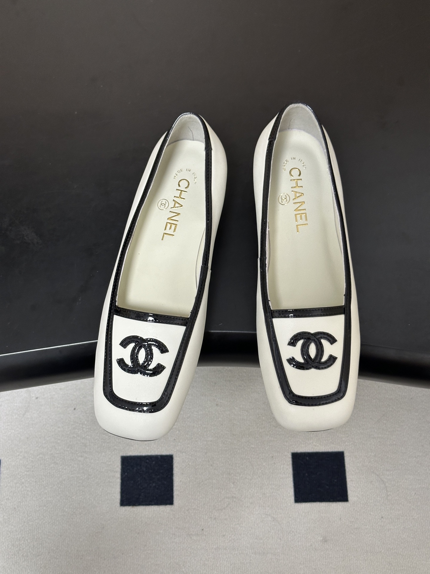 Chanel 香奈儿2026春夏新款 小香 26B走秀款经典双C电绣细高跟鞋方平头拼色平底/高跟单鞋 自带清冷复古名媛氛