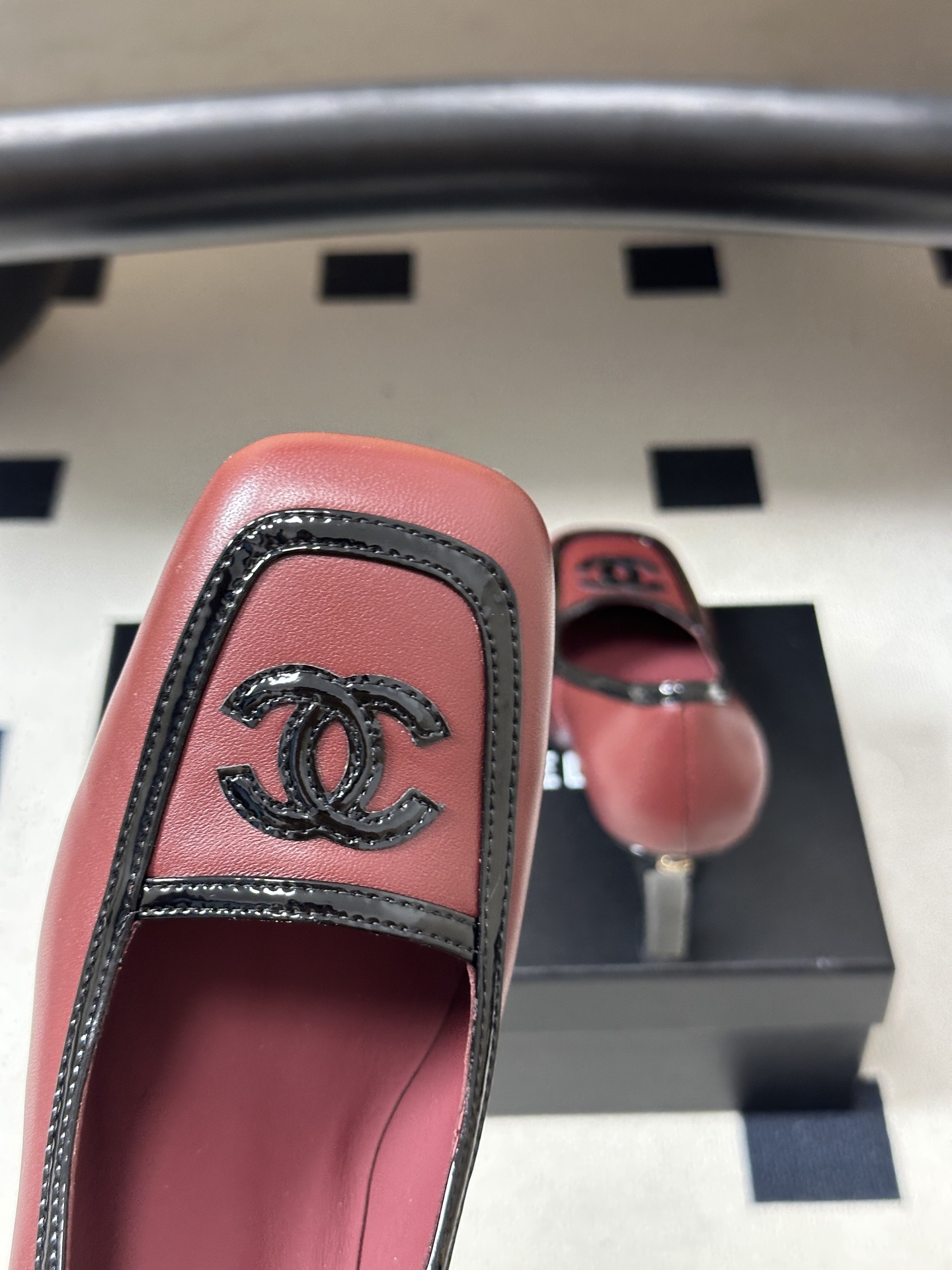 Chanel 香奈儿2026春夏新款 小香 26B走秀款经典双C电绣细高跟鞋方平头拼色平底/高跟单鞋 自带清冷复古名媛氛