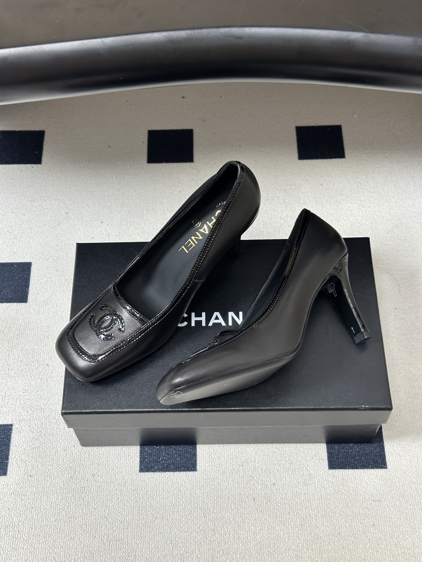 Chanel 香奈儿2026春夏新款 小香 26B走秀款经典双C电绣细高跟鞋方平头拼色平底/高跟单鞋 自带清冷复古名媛氛