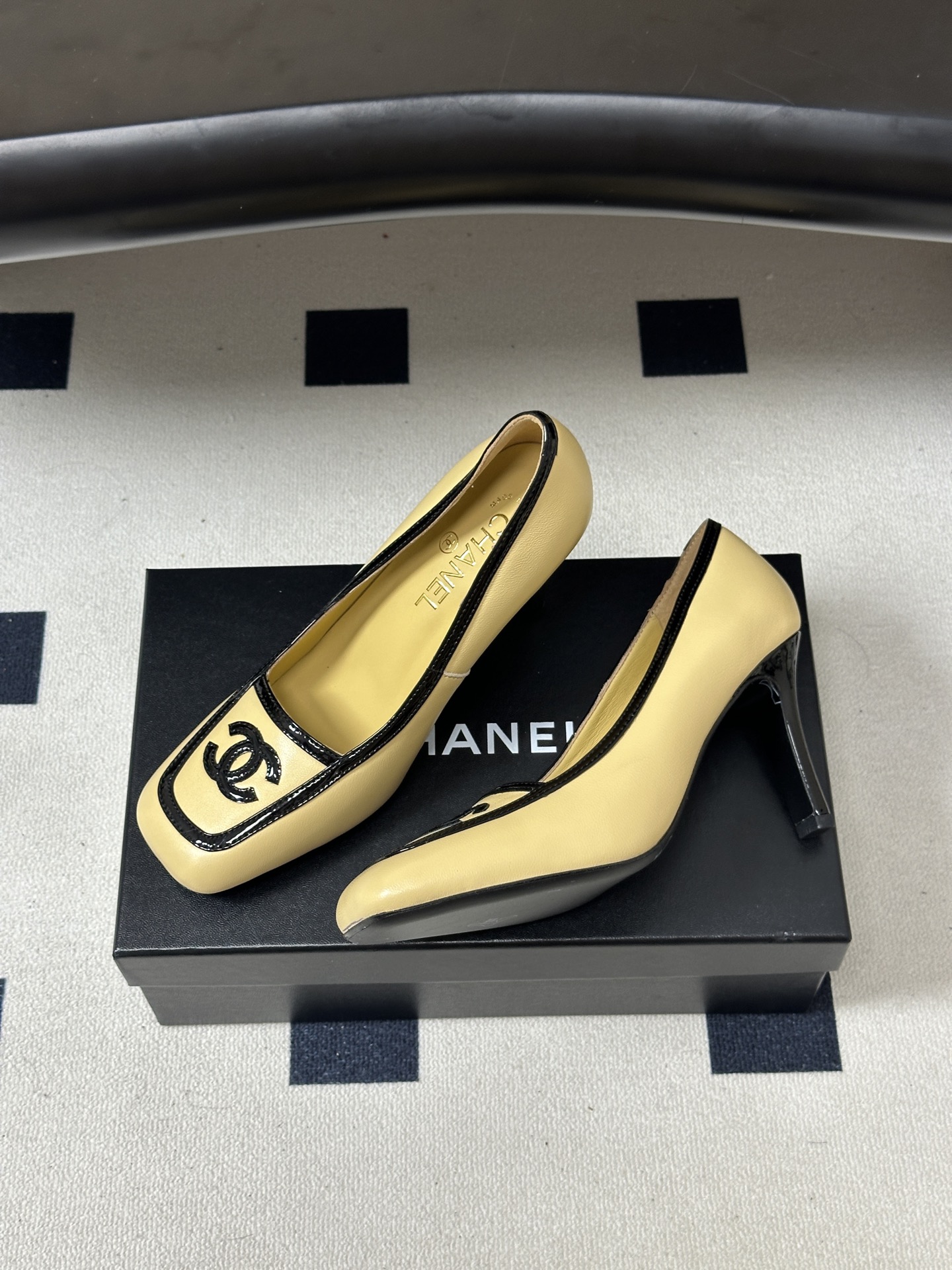 Chanel 香奈儿2026春夏新款 小香 26B走秀款经典双C电绣细高跟鞋方平头拼色平底/高跟单鞋 自带清冷复古名媛氛