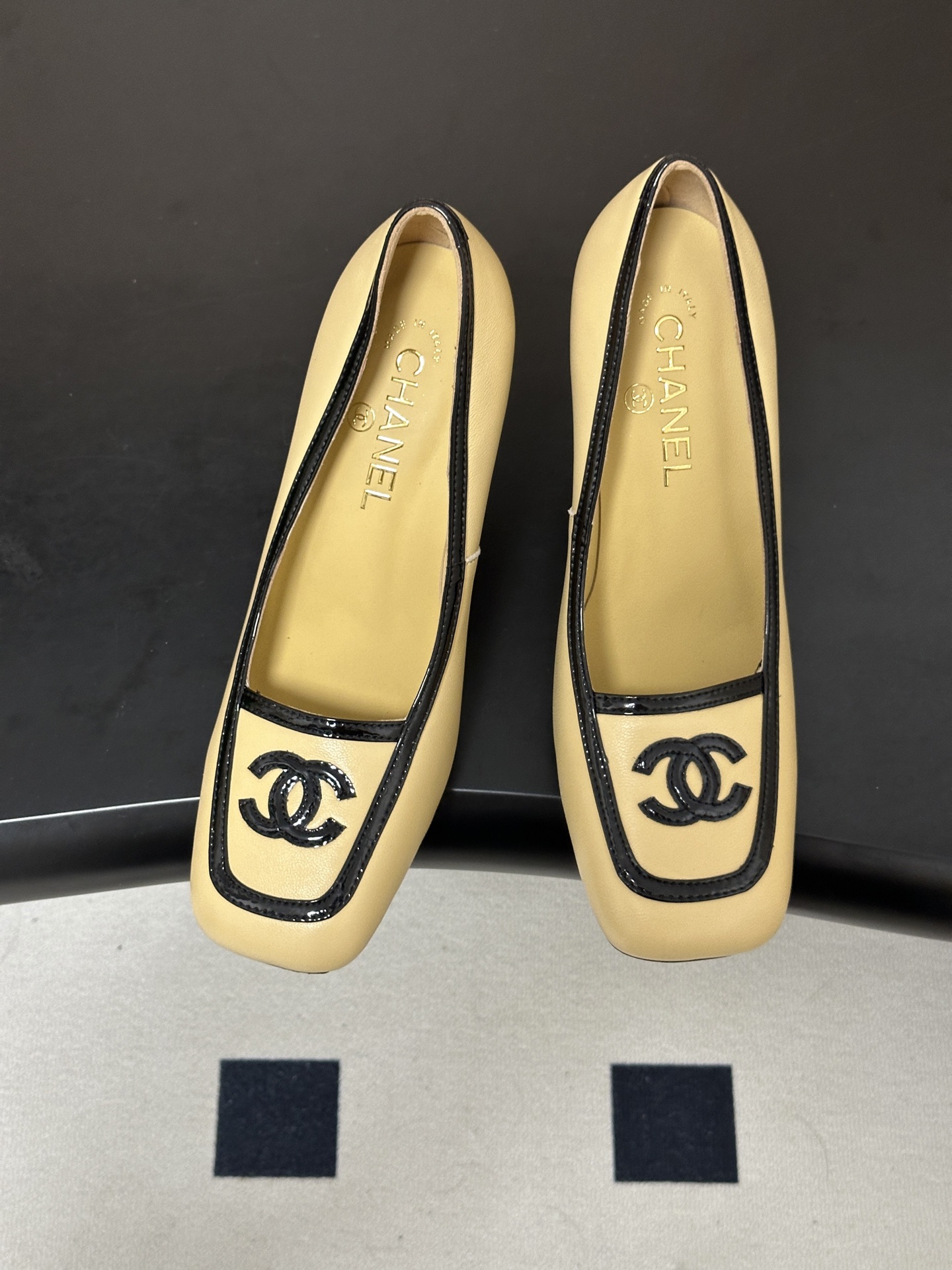 Chanel 香奈儿2026春夏新款 小香 26B走秀款经典双C电绣细高跟鞋方平头拼色平底/高跟单鞋 自带清冷复古名媛氛