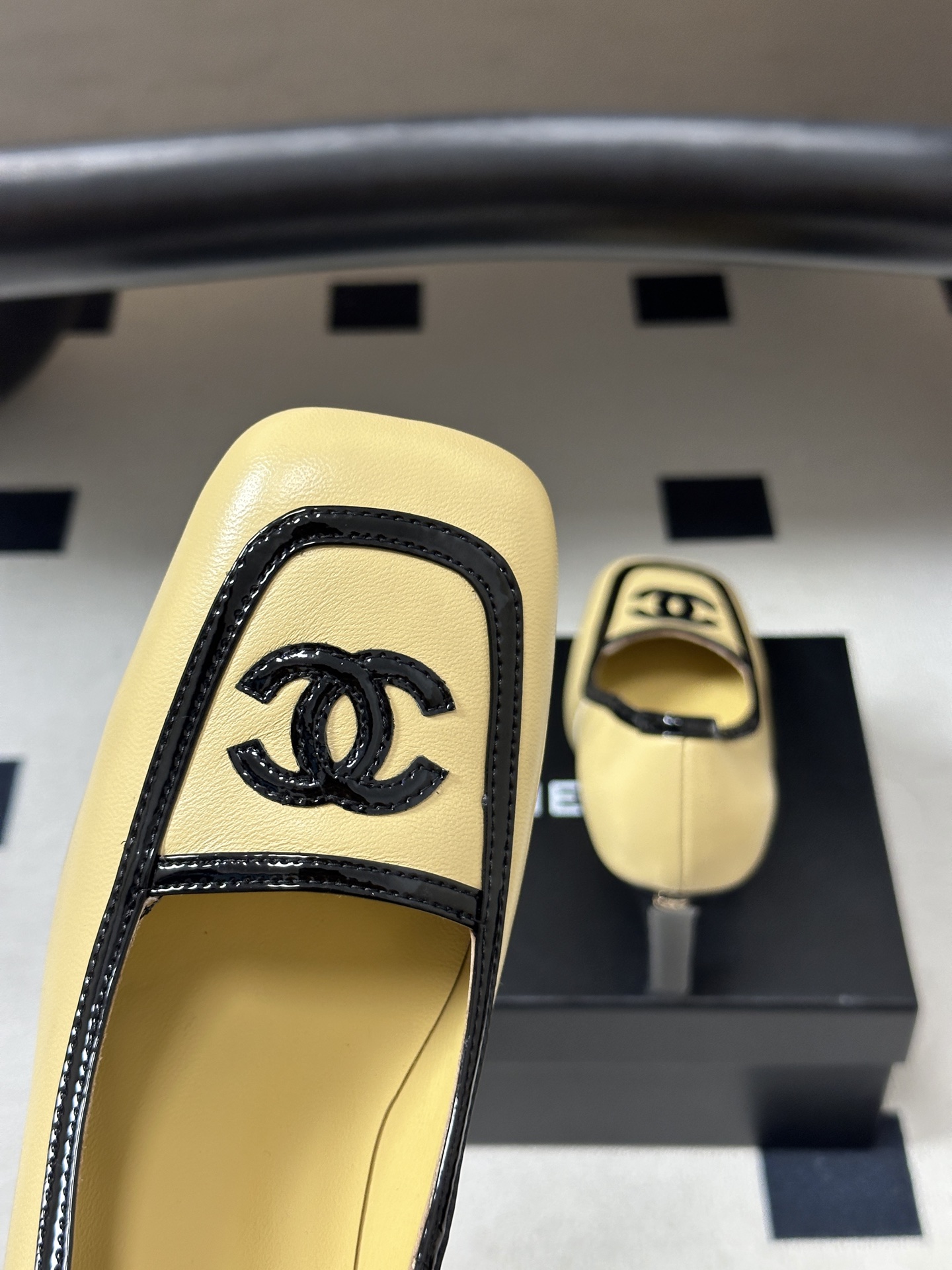 Chanel 香奈儿2026春夏新款 小香 26B走秀款经典双C电绣细高跟鞋方平头拼色平底/高跟单鞋 自带清冷复古名媛氛