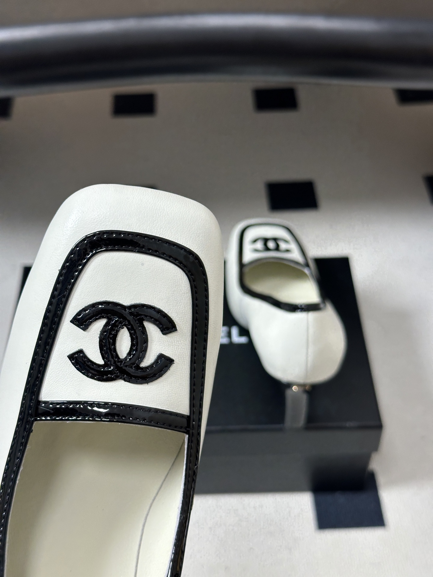 Chanel 香奈儿2026春夏新款 小香 26B走秀款经典双C电绣细高跟鞋方平头拼色平底/高跟单鞋 自带清冷复古名媛氛
