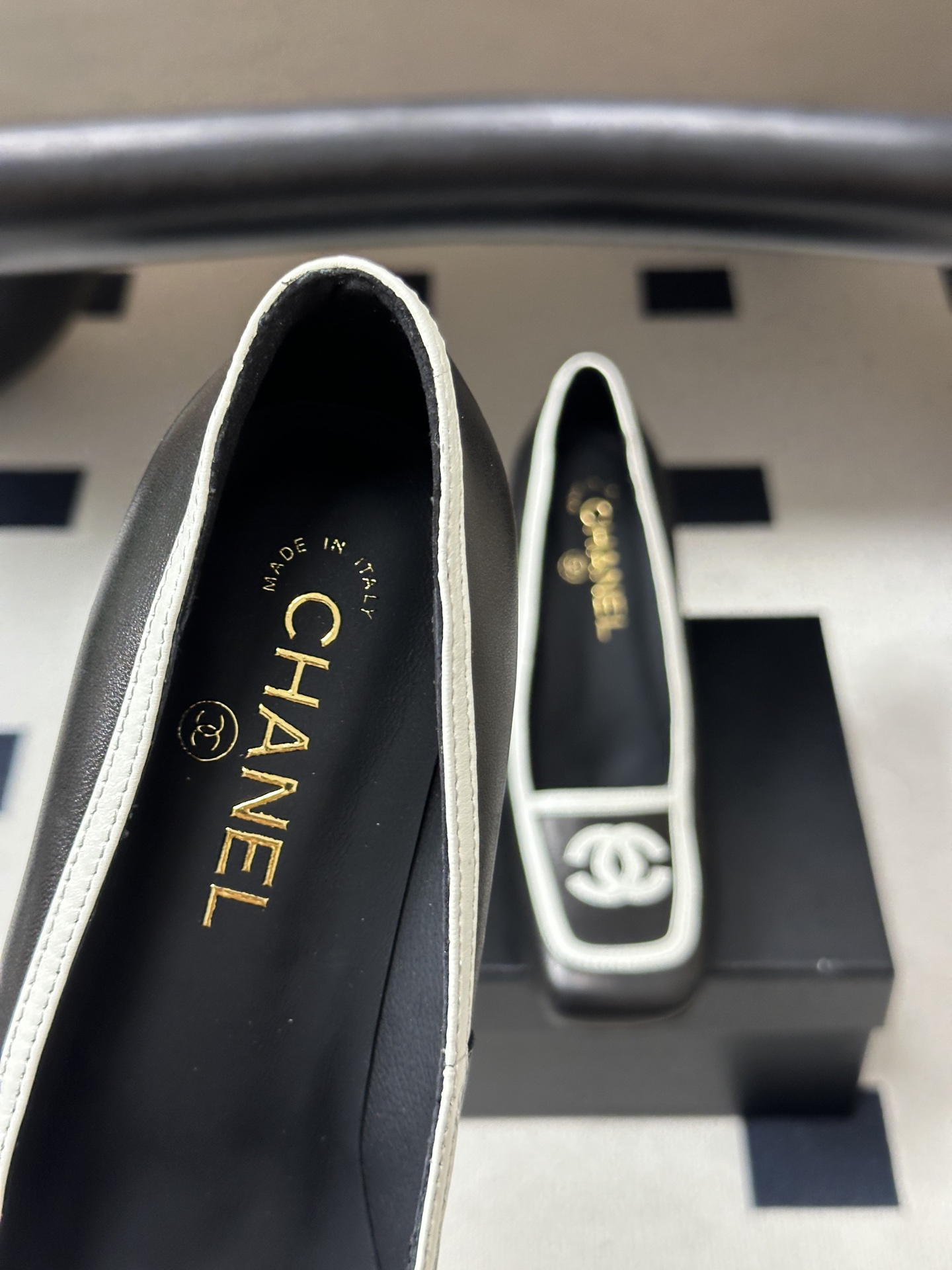 Chanel 香奈儿2026春夏新款 小香 26B走秀款经典双C电绣细高跟鞋方平头拼色平底/高跟单鞋 自带清冷复古名媛氛