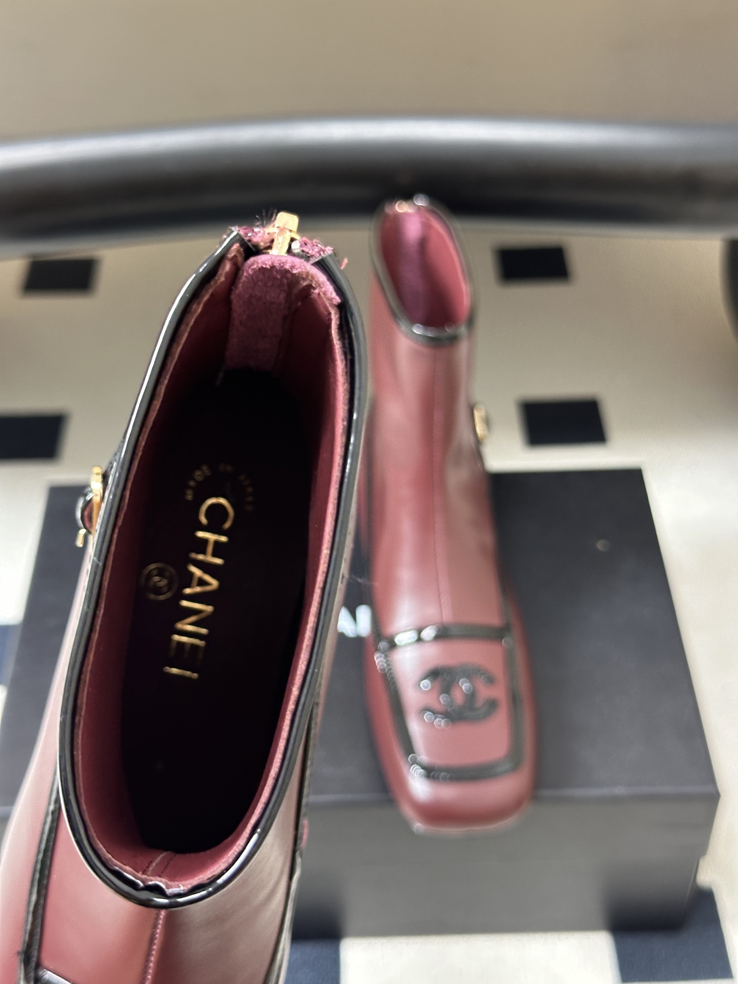 Chanel 香奈儿2026春夏新款 小香 26B走秀款经典双C电绣细高跟短靴方平头拼色后拉链平底/高跟及踝靴短靴 自带