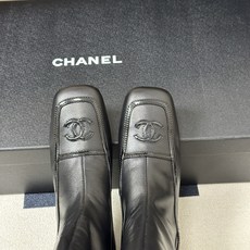 Chanel 香奈儿2026春夏新款 小香 26B走秀款经典双C电绣细高跟长靴方平头拼色后拉链平底/高跟弹力长靴 自带清 Chanel 香奈儿2026春夏新款 小香 26B走秀款经典双C电绣细高跟长靴方平头拼色后拉链平底/高跟弹力长靴 自带清