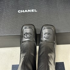 Chanel 香奈儿2026春夏新款 小香 26B走秀款经典双C电绣细高跟长靴方平头拼色后拉链平底/高跟弹力长靴 自带清 Chanel 香奈儿2026春夏新款 小香 26B走秀款经典双C电绣细高跟长靴方平头拼色后拉链平底/高跟弹力长靴 自带清