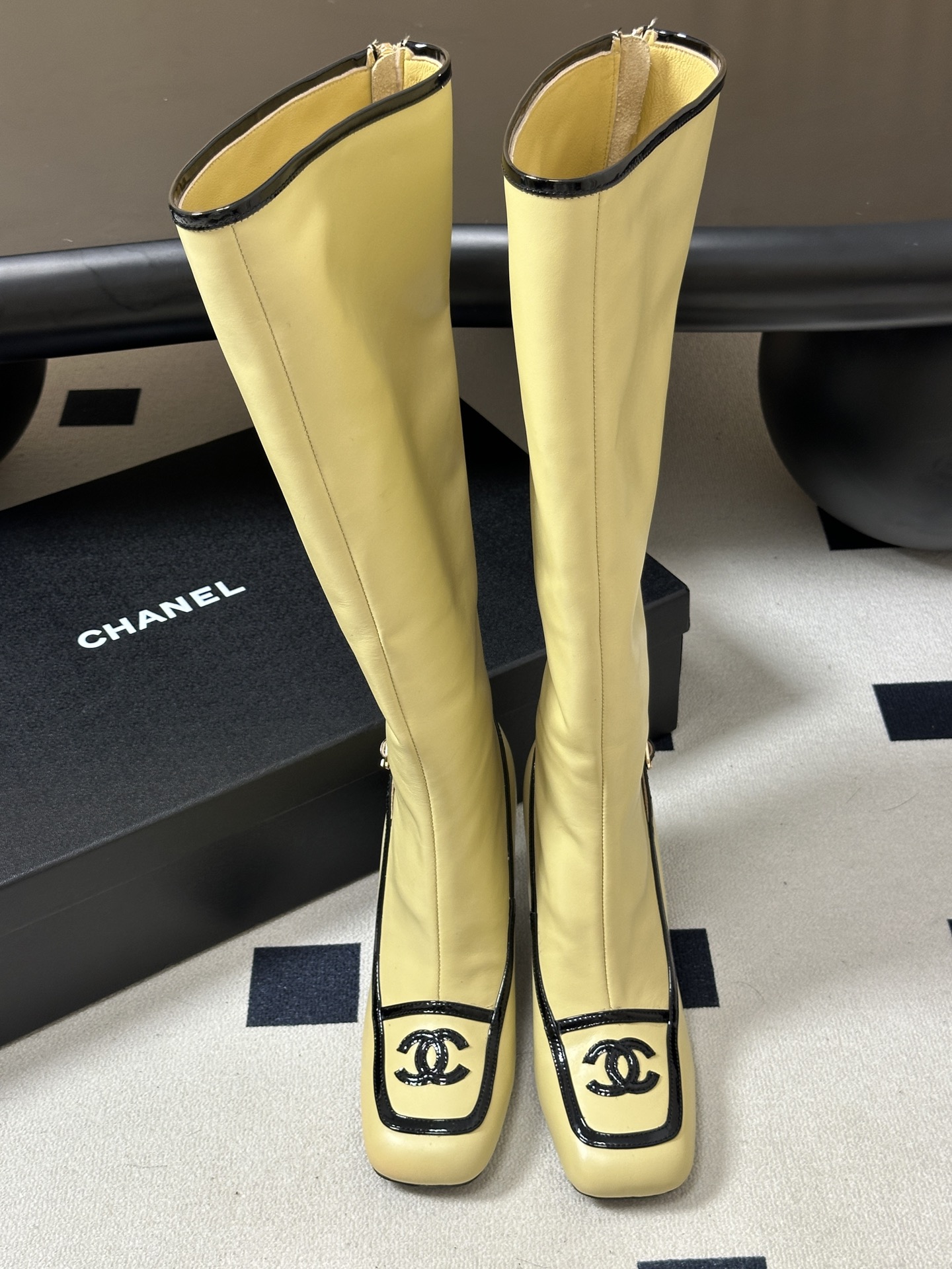 Chanel 香奈儿2026春夏新款 小香 26B走秀款经典双C电绣细高跟长靴方平头拼色后拉链平底/高跟弹力长靴 自带清