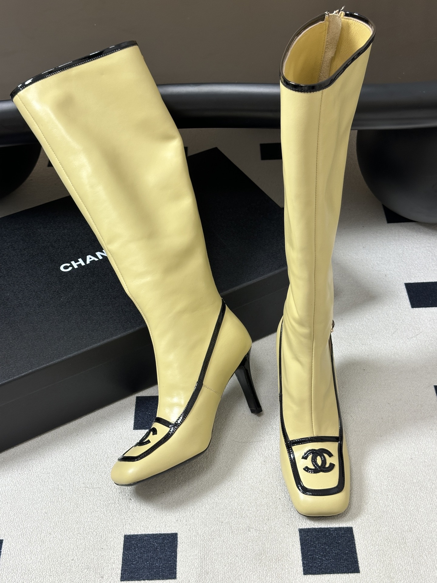 Chanel 香奈儿2026春夏新款 小香 26B走秀款经典双C电绣细高跟长靴方平头拼色后拉链平底/高跟弹力长靴 自带清