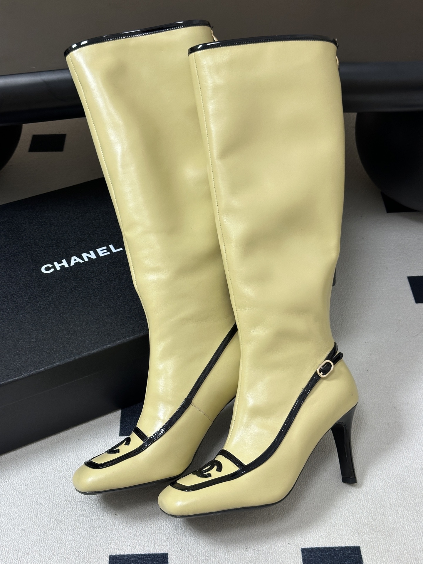 Chanel 香奈儿2026春夏新款 小香 26B走秀款经典双C电绣细高跟长靴方平头拼色后拉链平底/高跟弹力长靴 自带清