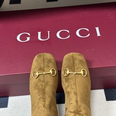 26Ss秋冬新款Gucci古驰经典马衔扣高跟弹力长靴麂皮绒面弹力靴侧拉链弹力长靴 这款弹力靴采用进口丝光绒弹力皮匠心打造 26Ss秋冬新款Gucci古驰经典马衔扣高跟弹力长靴麂皮绒面弹力靴侧拉链弹力长靴 这款弹力靴采用进口丝光绒弹力皮匠心打造
