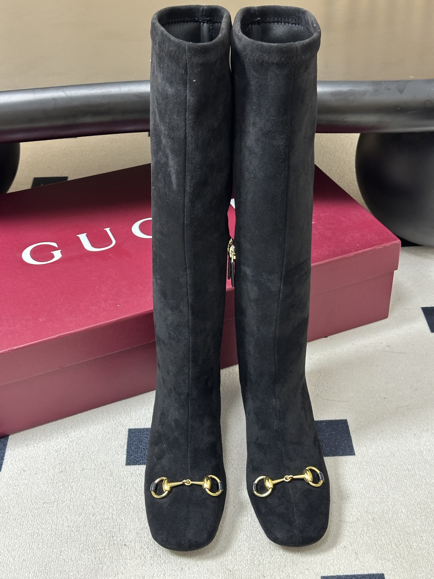 26Ss秋冬新款Gucci古驰经典马衔扣高跟弹力长靴麂皮绒面弹力靴侧拉链弹力长靴 这款弹力靴采用进口丝光绒弹力皮匠心打造