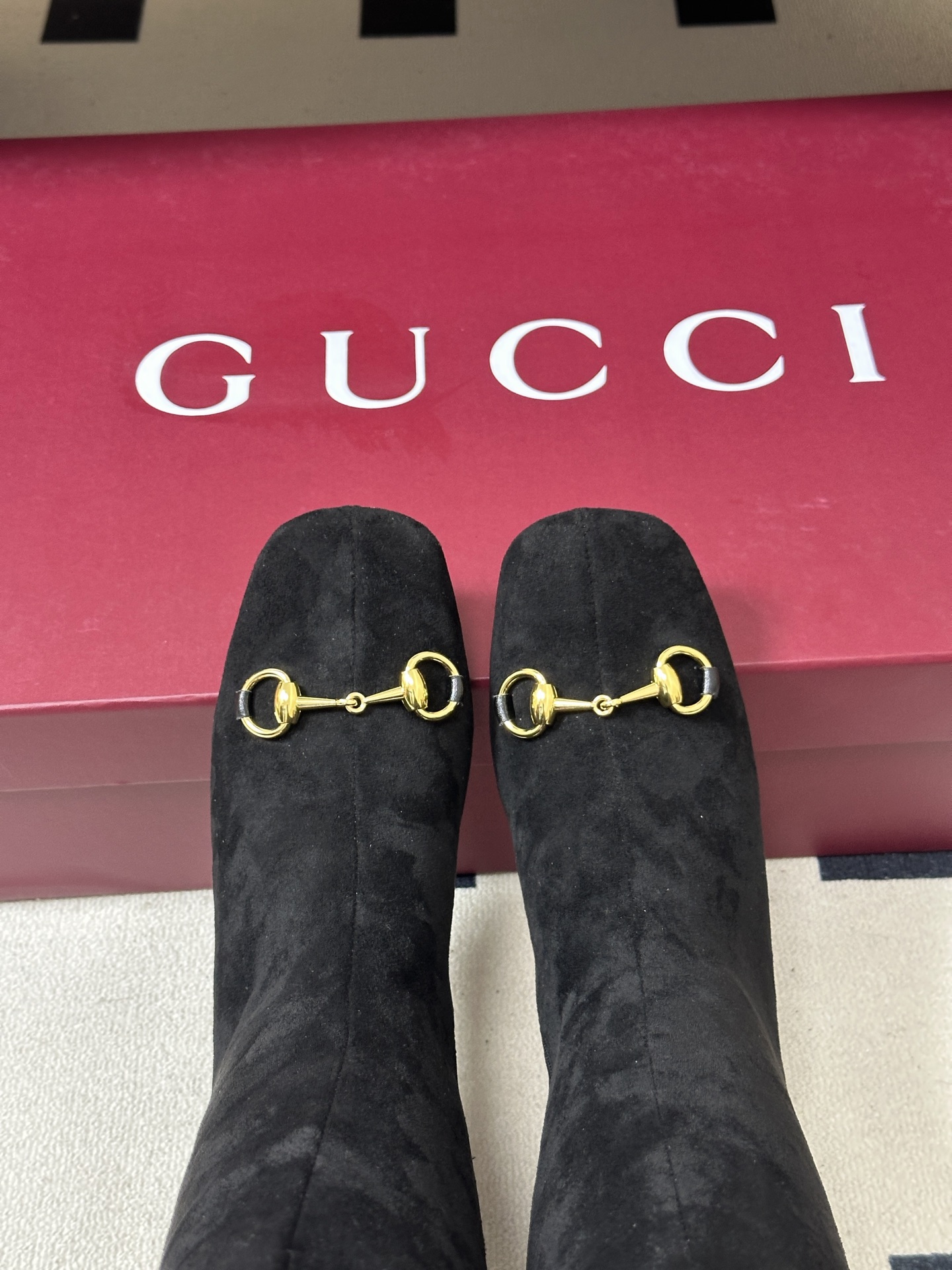 26Ss秋冬新款Gucci古驰经典马衔扣高跟弹力长靴麂皮绒面弹力靴侧拉链弹力长靴 这款弹力靴采用进口丝光绒弹力皮匠心打造