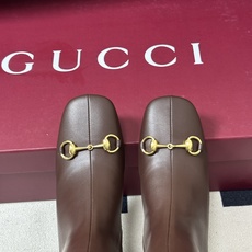 26Ss秋冬新款Gucci古驰经典马衔扣高跟弹力长靴麂皮绒面弹力靴侧拉链弹力长靴 这款弹力靴采用进口丝光绒弹力皮匠心打造 26Ss秋冬新款Gucci古驰经典马衔扣高跟弹力长靴麂皮绒面弹力靴侧拉链弹力长靴 这款弹力靴采用进口丝光绒弹力皮匠心打造