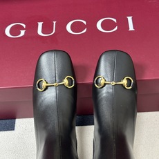 26Ss秋冬新款Gucci古驰经典马衔扣高跟弹力长靴麂皮绒面弹力靴侧拉链弹力长靴 这款弹力靴采用进口丝光绒弹力皮匠心打造 26Ss秋冬新款Gucci古驰经典马衔扣高跟弹力长靴麂皮绒面弹力靴侧拉链弹力长靴 这款弹力靴采用进口丝光绒弹力皮匠心打造