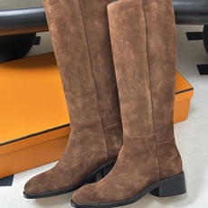 顶级品质(莞产) Hermes 爱马仕🐎 2026 秋冬新款 Lasso40长靴老钱风麂皮绒面直筒骑士靴皮面粗跟机车靴长 顶级品质(莞产) Hermes 爱马仕🐎 2026 秋冬新款 Lasso40长靴老钱风麂皮绒面直筒骑士靴皮面粗跟机车靴长