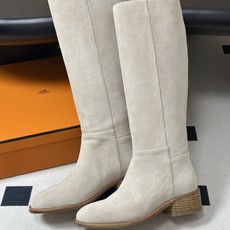 顶级品质(莞产) Hermes 爱马仕🐎 2026 秋冬新款 Lasso40长靴老钱风麂皮绒面直筒骑士靴皮面粗跟机车靴长 顶级品质(莞产) Hermes 爱马仕🐎 2026 秋冬新款 Lasso40长靴老钱风麂皮绒面直筒骑士靴皮面粗跟机车靴长