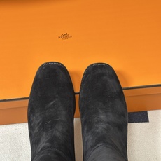 顶级品质(莞产) Hermes 爱马仕🐎 2026 秋冬新款 Lasso40长靴老钱风麂皮绒面直筒骑士靴皮面粗跟机车靴长 顶级品质(莞产) Hermes 爱马仕🐎 2026 秋冬新款 Lasso40长靴老钱风麂皮绒面直筒骑士靴皮面粗跟机车靴长