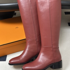 顶级品质(莞产) Hermes 爱马仕🐎 2026 秋冬新款 Lasso40长靴老钱风麂皮绒面直筒骑士靴皮面粗跟机车靴长 顶级品质(莞产) Hermes 爱马仕🐎 2026 秋冬新款 Lasso40长靴老钱风麂皮绒面直筒骑士靴皮面粗跟机车靴长