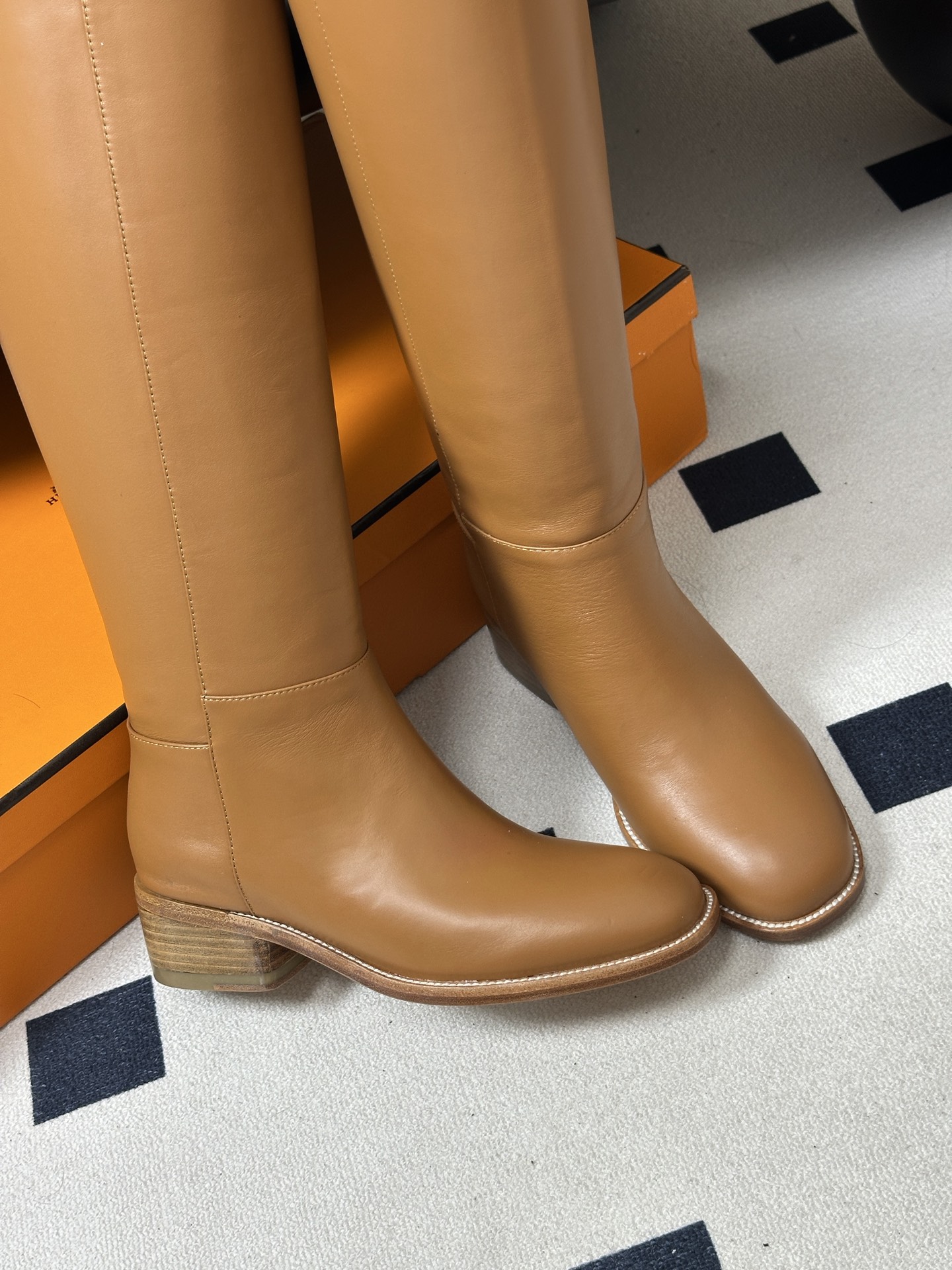 顶级品质（莞产） Hermes 爱马仕🐎 2026 秋冬新款 Lasso40长靴老钱风麂皮绒面直筒骑士靴皮面粗跟机车靴长