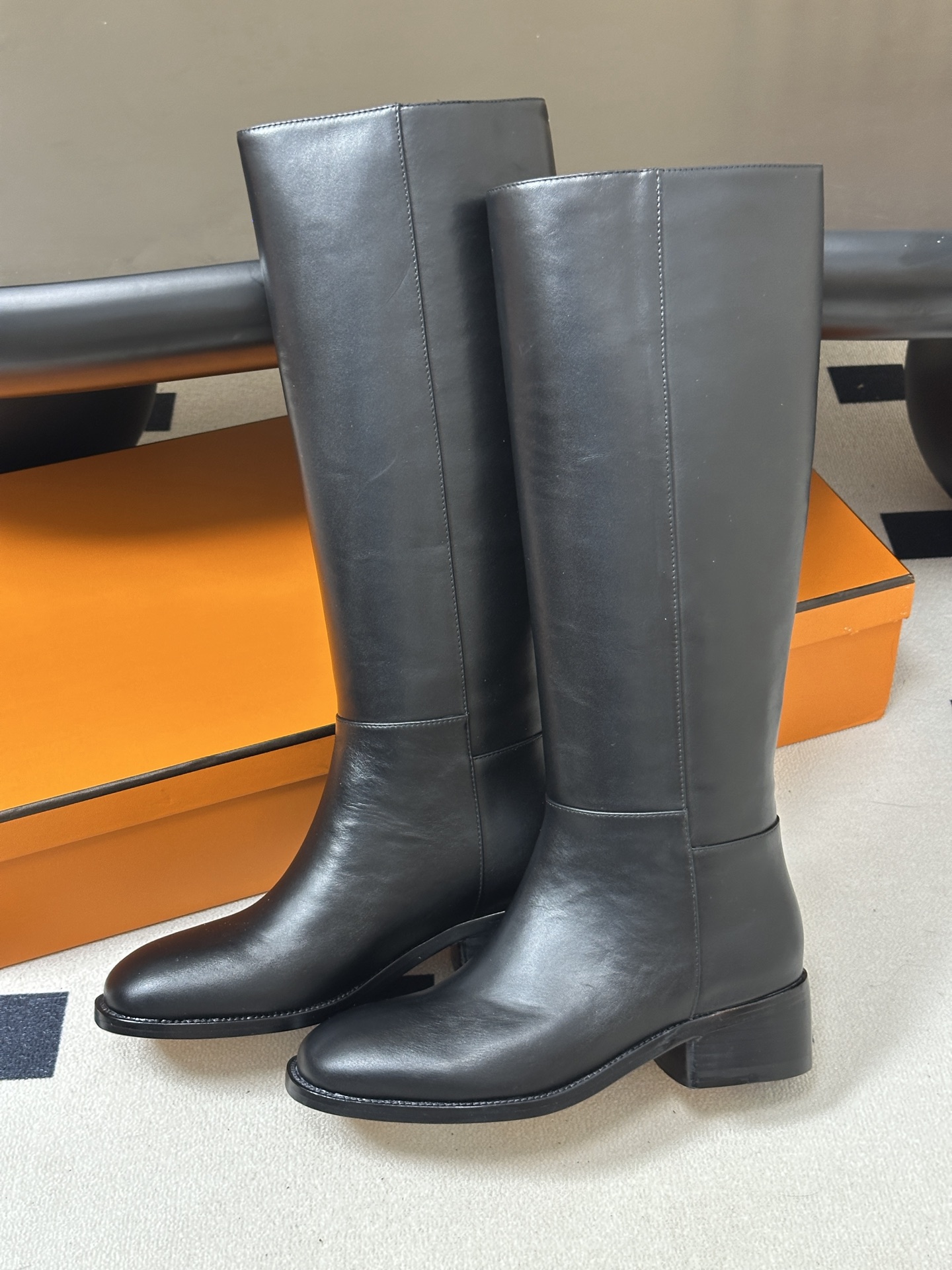顶级品质（莞产） Hermes 爱马仕🐎 2026 秋冬新款 Lasso40长靴老钱风麂皮绒面直筒骑士靴皮面粗跟机车靴长