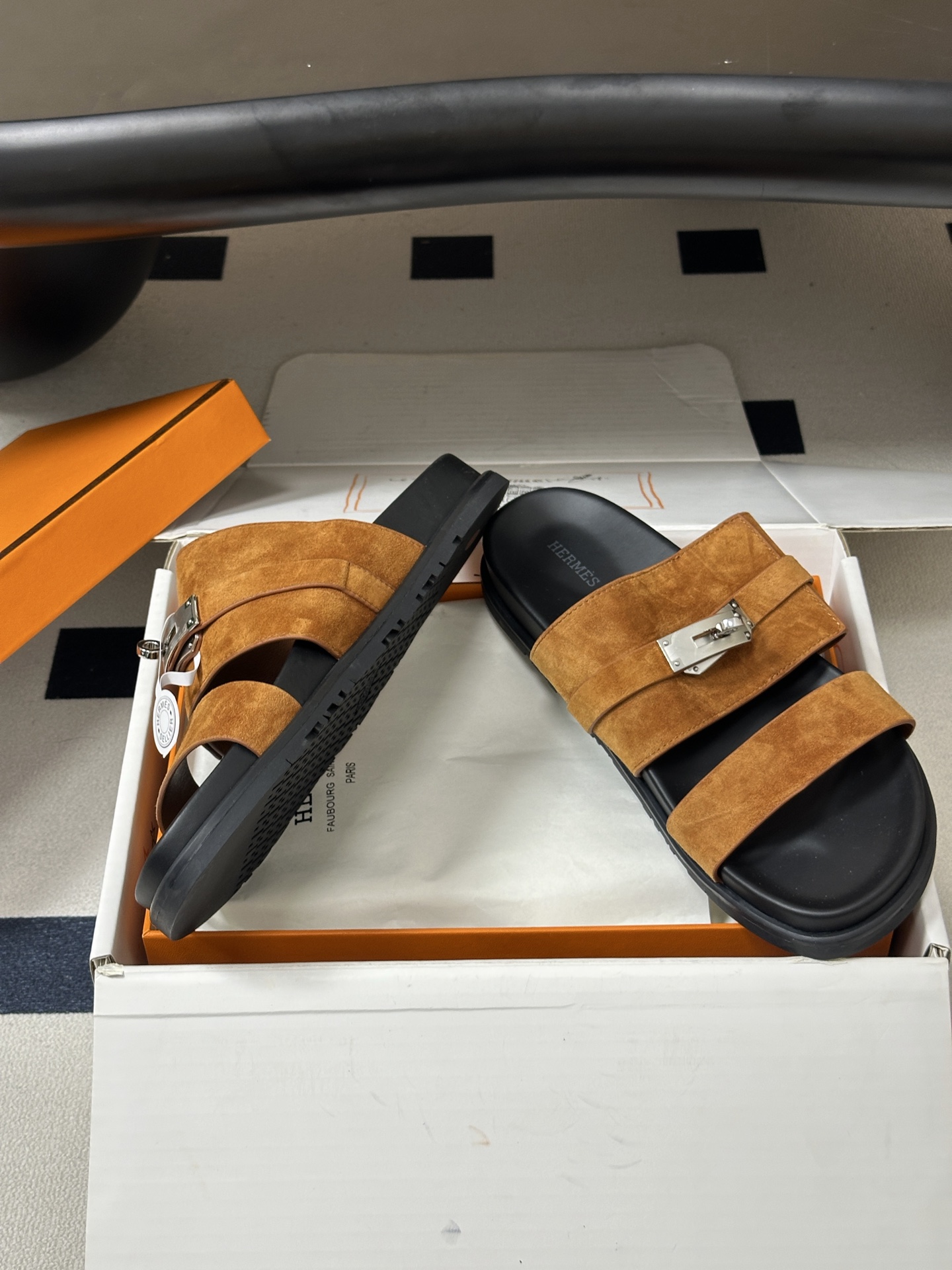 顶级品质(配高档飞机盒✈️) Hermes 爱马仕🐎 H家 Jackson 凉拖鞋系列最新二舅拖鞋 经典Kelly扣二舅 顶级品质(配高档飞机盒✈️) Hermes 爱马仕🐎 H家 Jackson 凉拖鞋系列最新二舅拖鞋 经典Kelly扣二舅