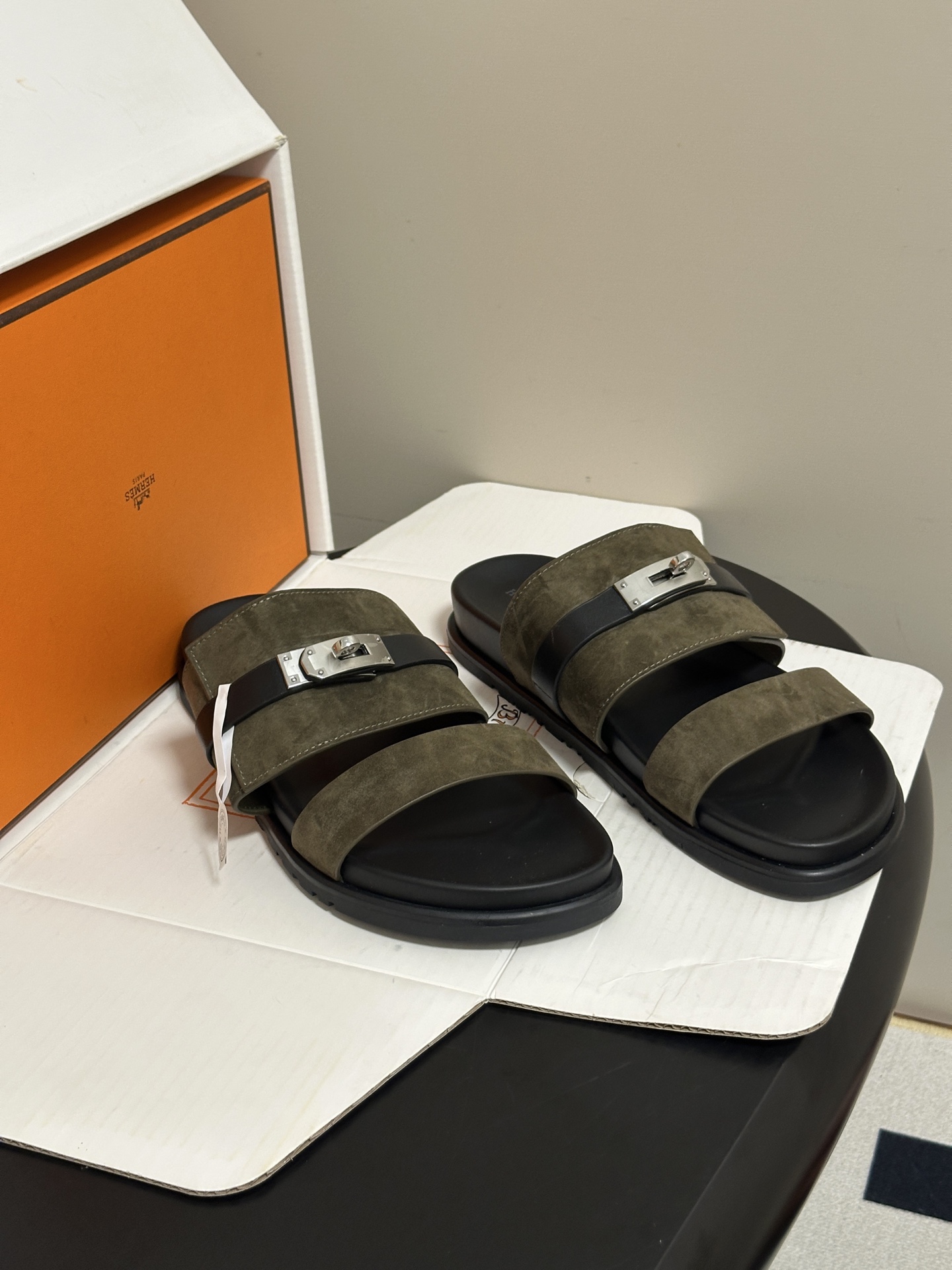 顶级品质（配高档飞机盒✈️） Hermes 爱马仕🐎 H家 Jackson 凉拖鞋系列最新二舅拖鞋 经典Kelly扣二舅
