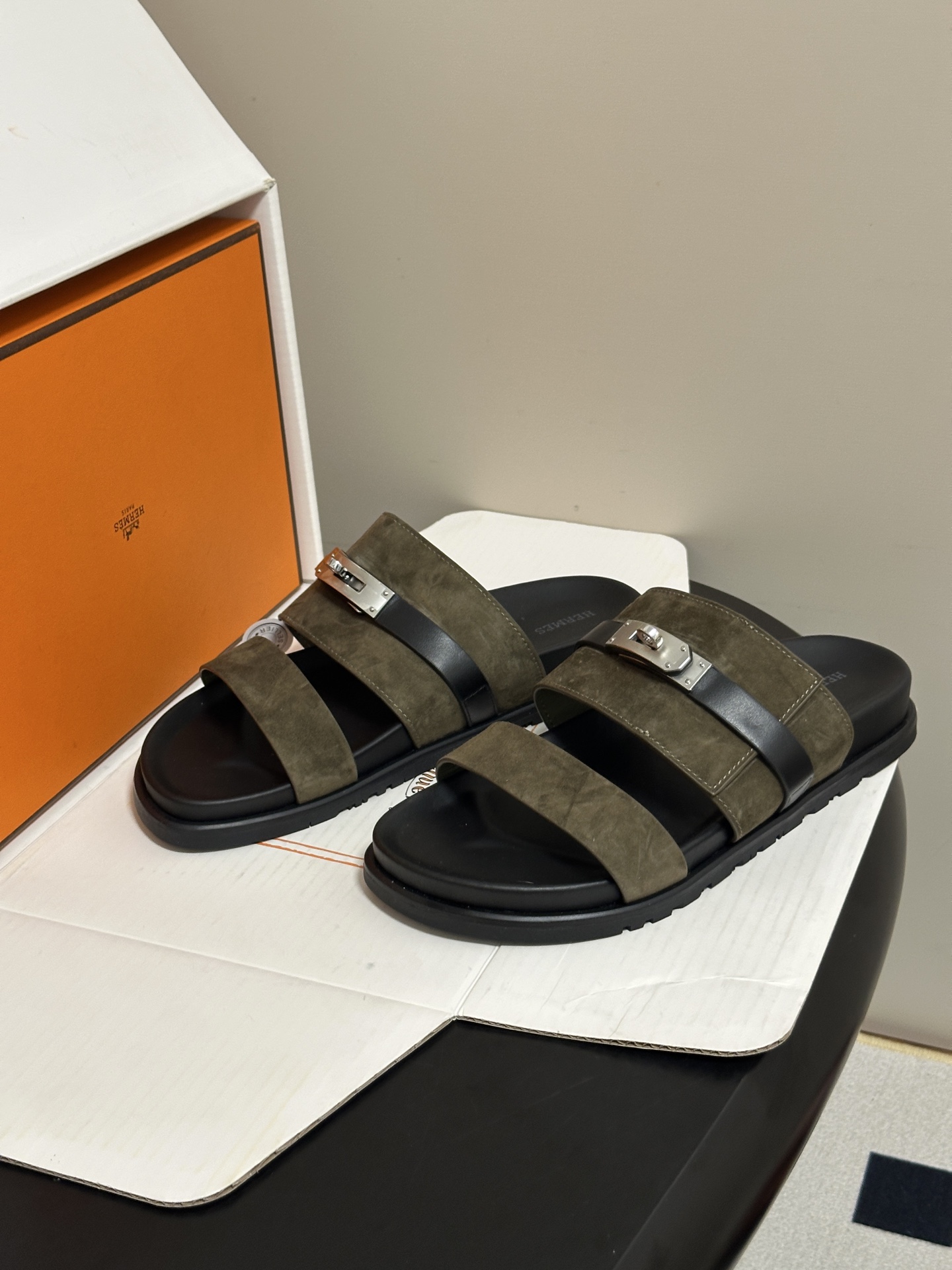 顶级品质（配高档飞机盒✈️） Hermes 爱马仕🐎 H家 Jackson 凉拖鞋系列最新二舅拖鞋 经典Kelly扣二舅