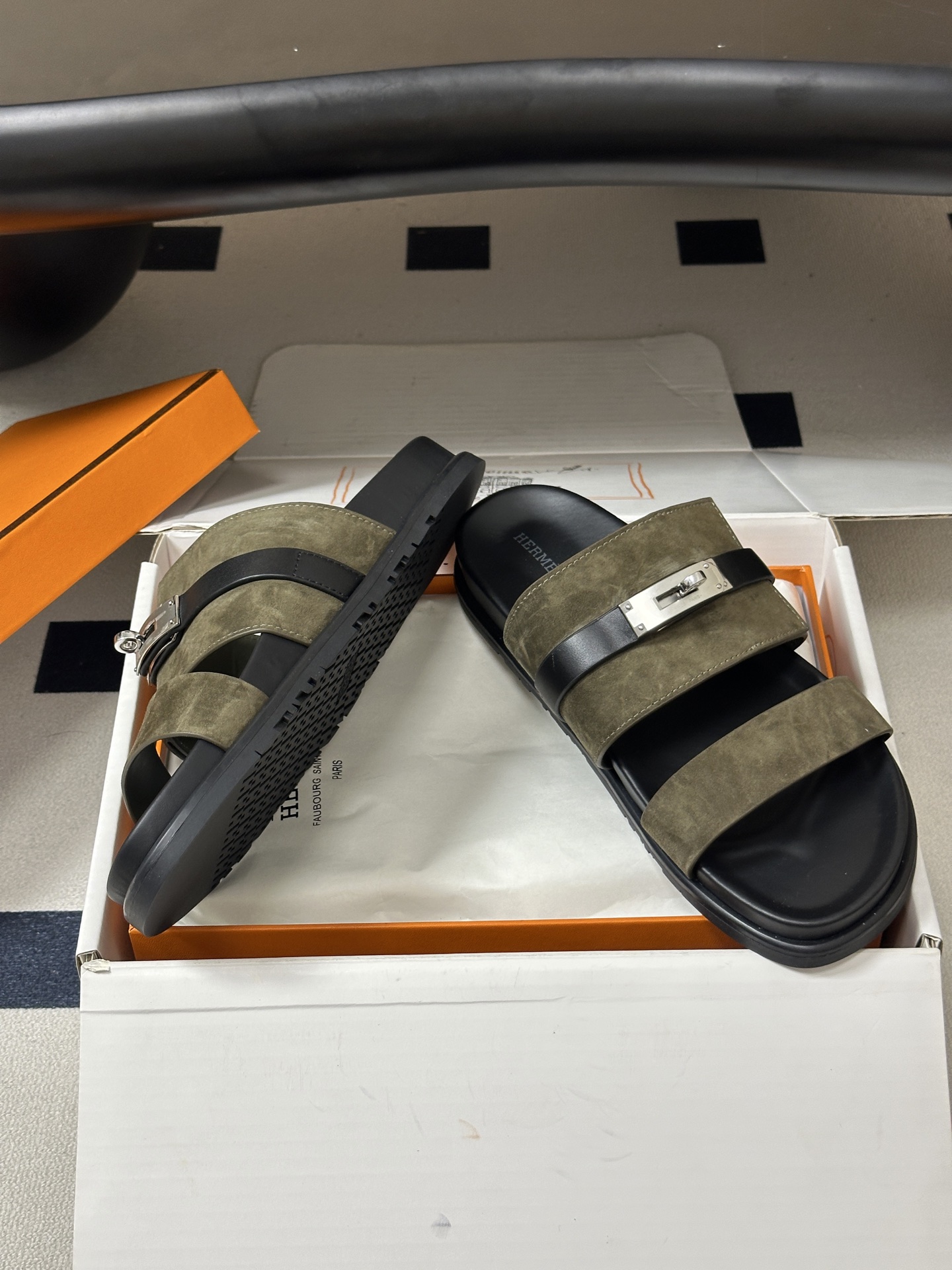 顶级品质（配高档飞机盒✈️） Hermes 爱马仕🐎 H家 Jackson 凉拖鞋系列最新二舅拖鞋 经典Kelly扣二舅