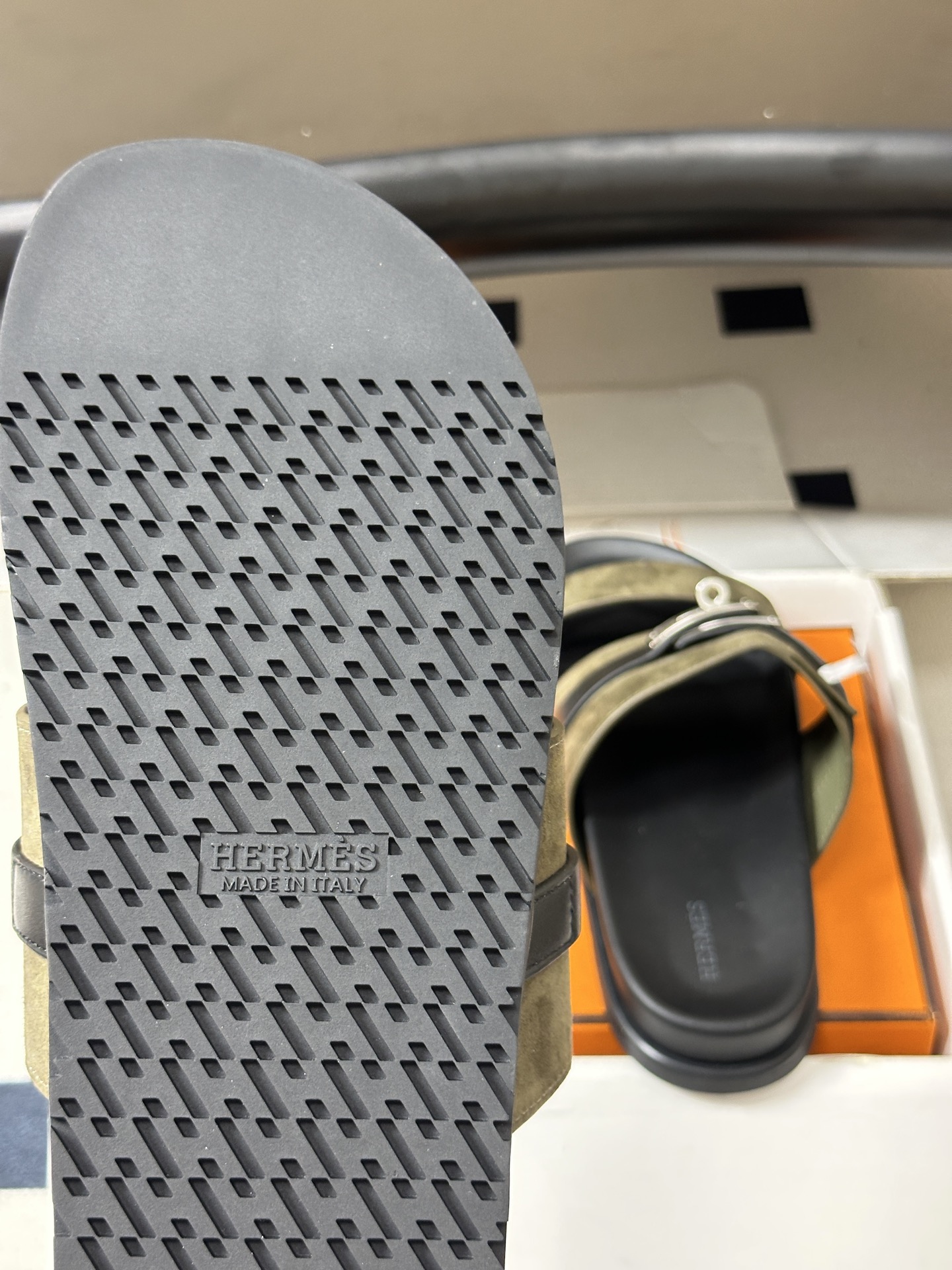 顶级品质（配高档飞机盒✈️） Hermes 爱马仕🐎 H家 Jackson 凉拖鞋系列最新二舅拖鞋 经典Kelly扣二舅