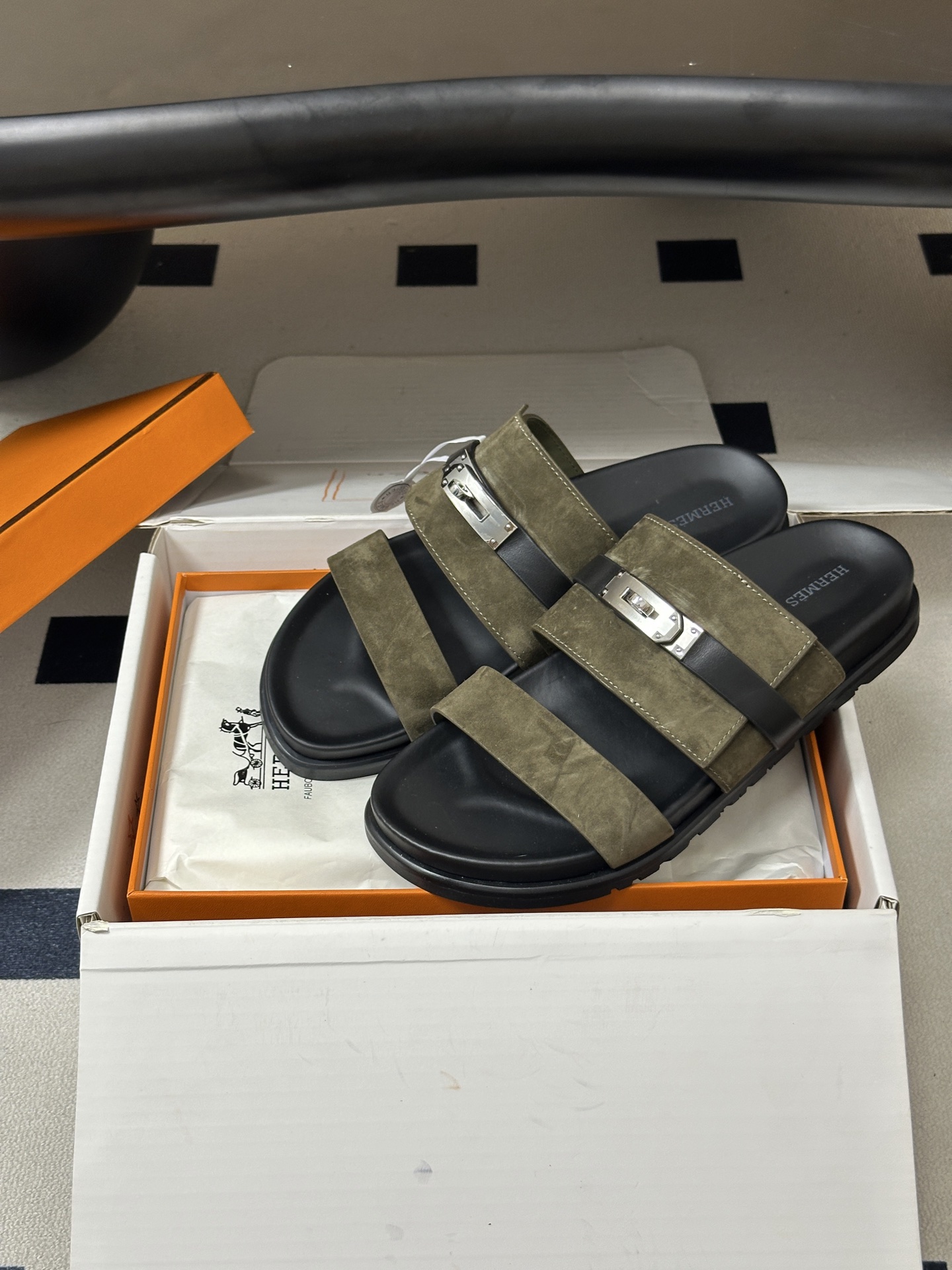 顶级品质（配高档飞机盒✈️） Hermes 爱马仕🐎 H家 Jackson 凉拖鞋系列最新二舅拖鞋 经典Kelly扣二舅