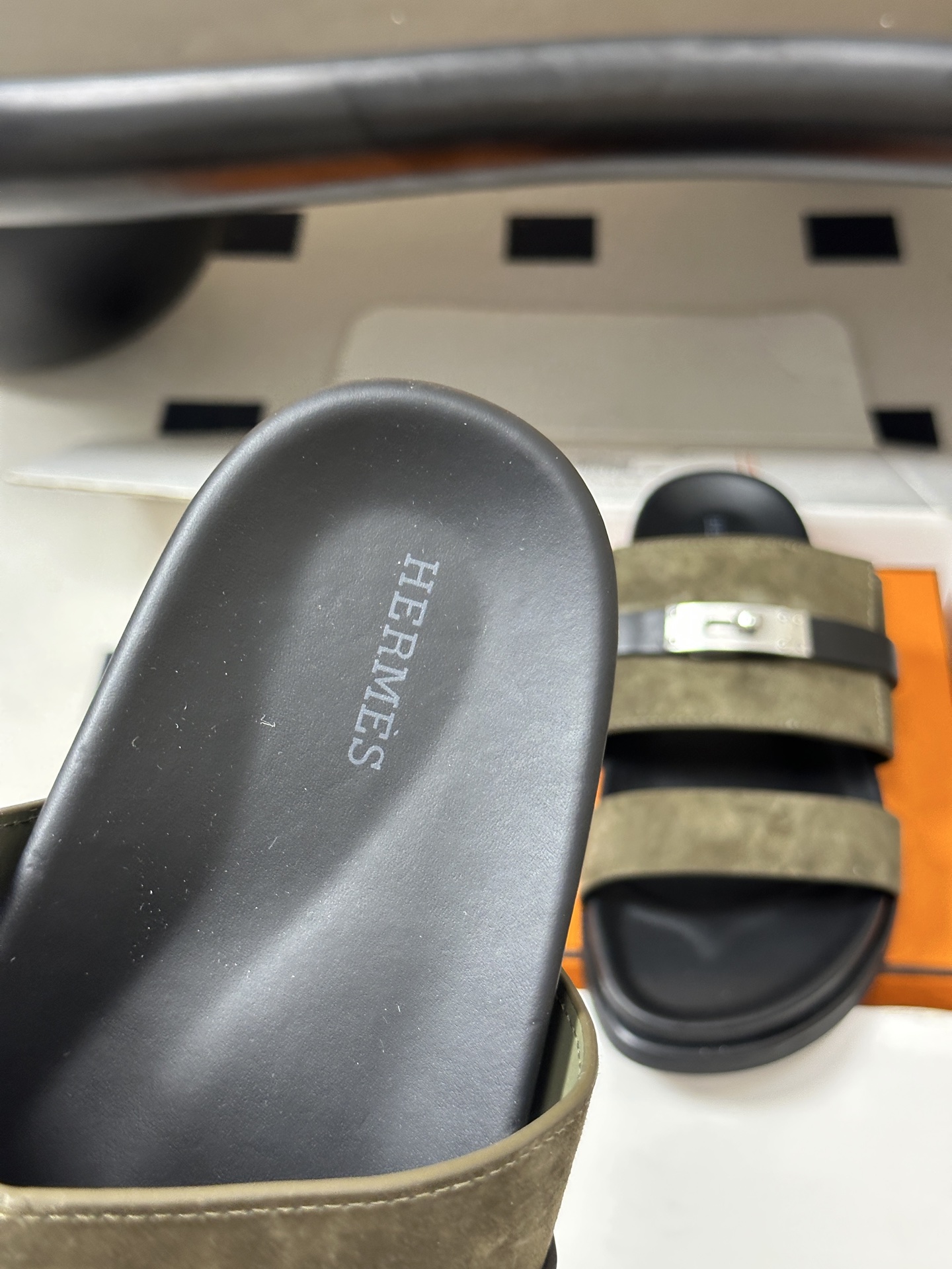 顶级品质（配高档飞机盒✈️） Hermes 爱马仕🐎 H家 Jackson 凉拖鞋系列最新二舅拖鞋 经典Kelly扣二舅
