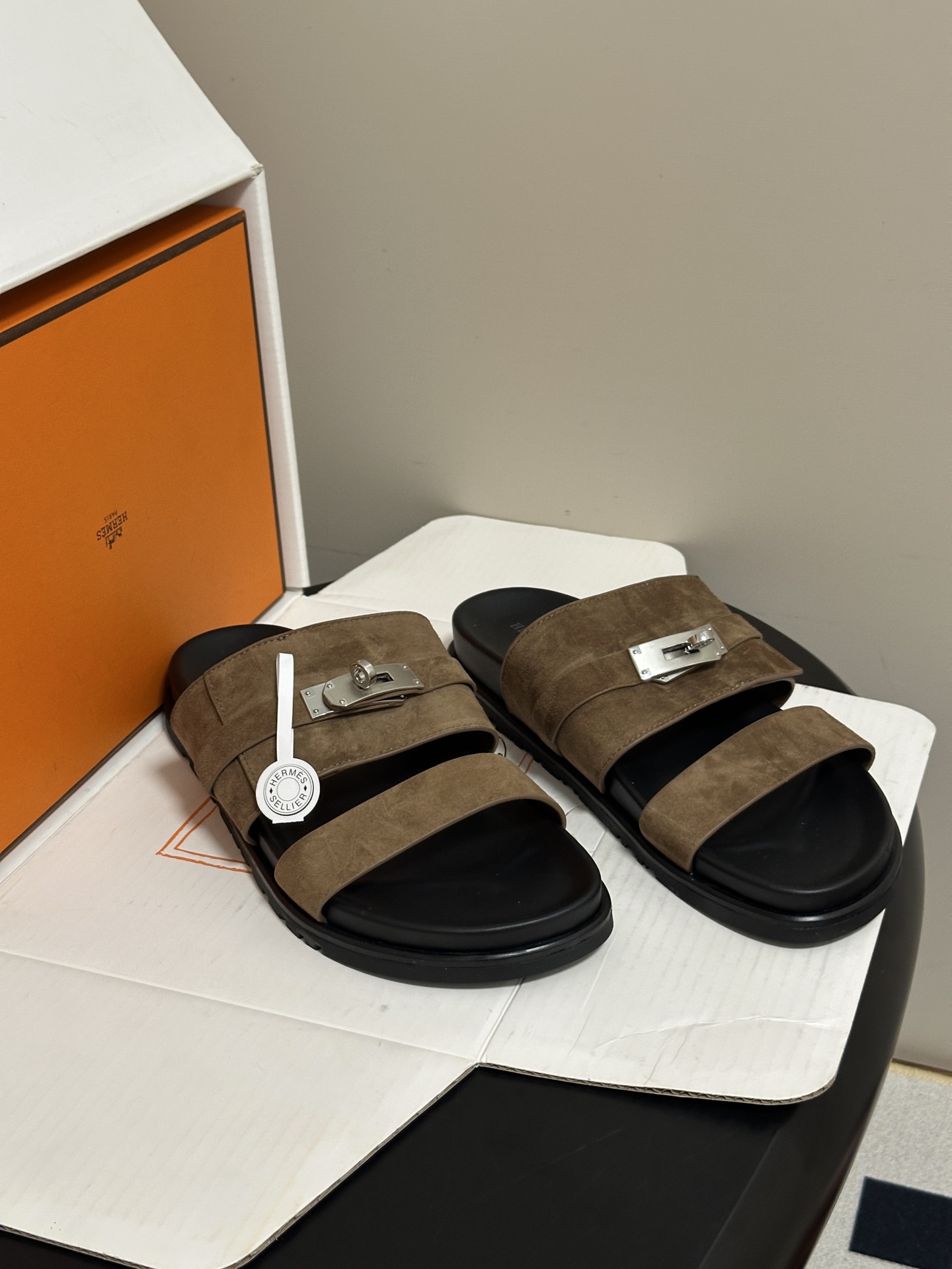 顶级品质（配高档飞机盒✈️） Hermes 爱马仕🐎 H家 Jackson 凉拖鞋系列最新二舅拖鞋 经典Kelly扣二舅